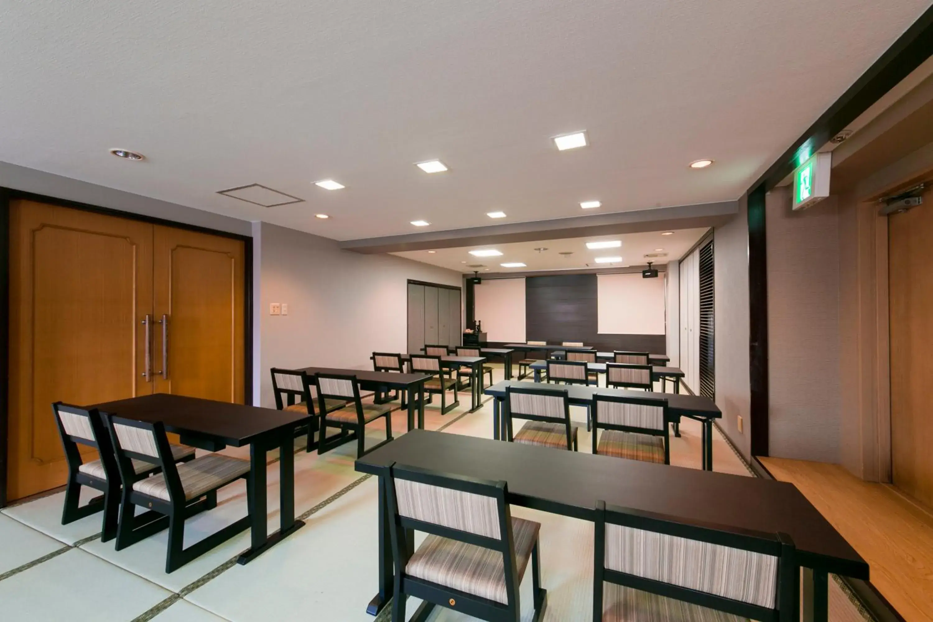 Business facilities in Plaza Hotel Toyota