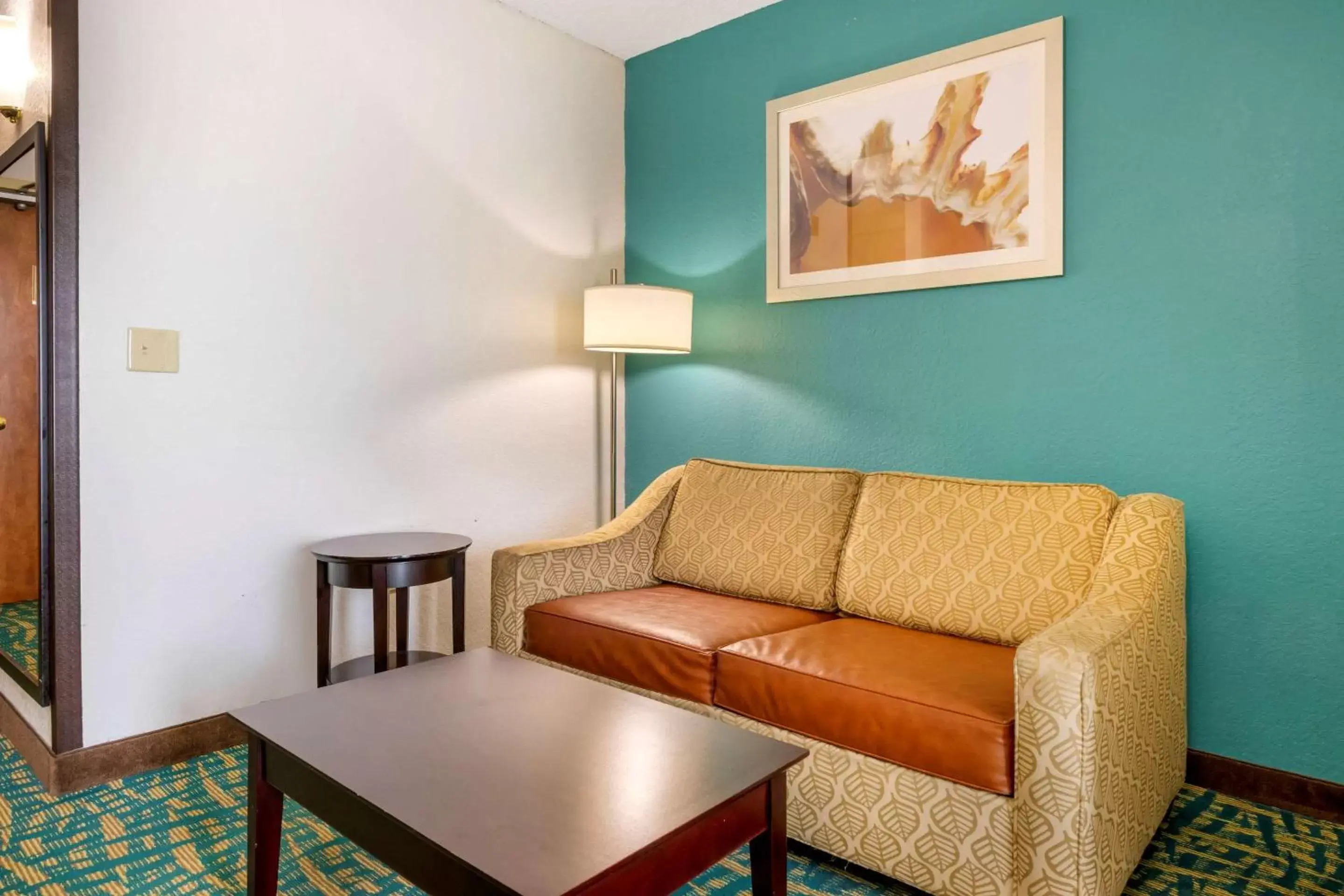 Photo of the whole room, Seating Area in Comfort Inn & Suites Fort Lauderdale West Turnpike