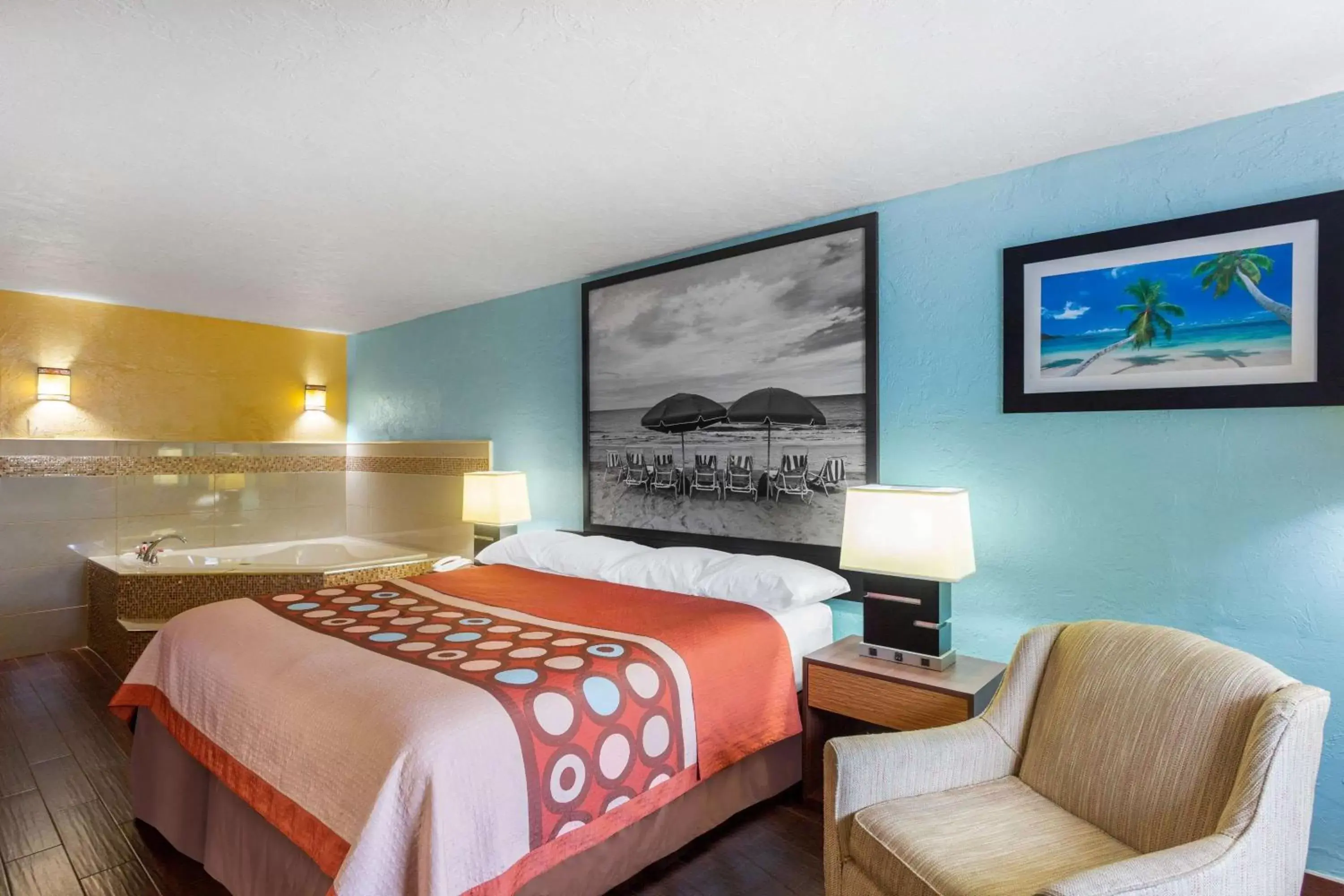 Photo of the whole room, Bed in Super 8 by Wyndham Bradenton Sarasota Area