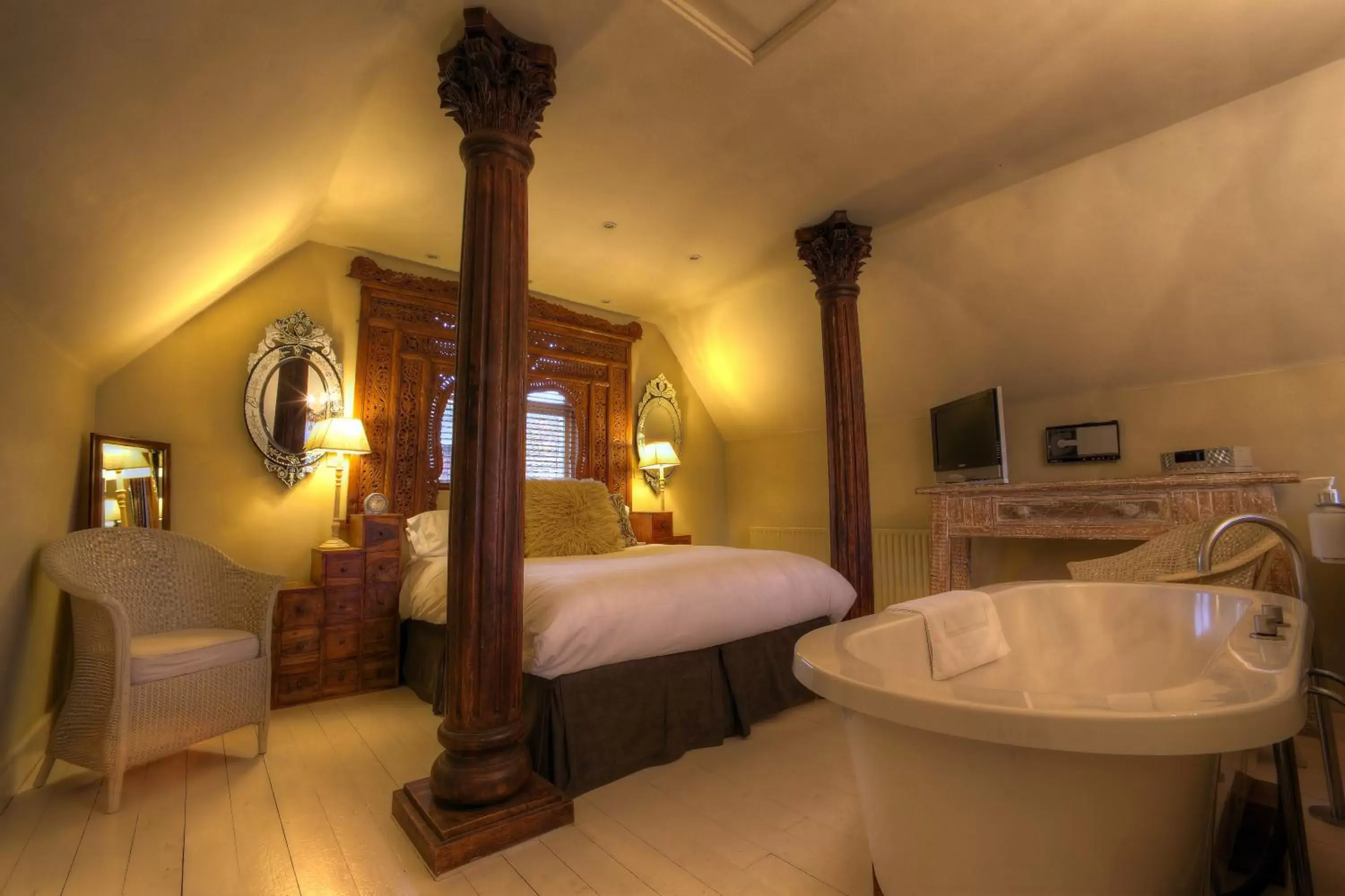 Bed, Bathroom in Strattons