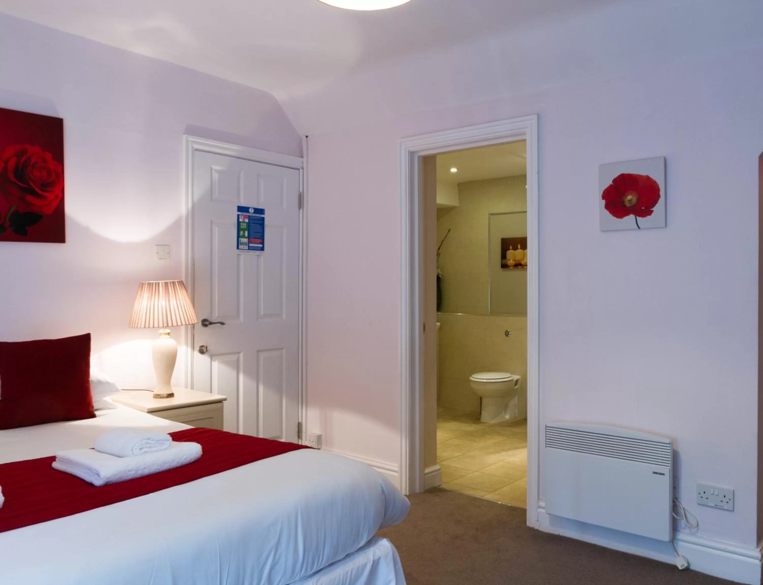 Photo of the whole room, Bed in The Limes Country Lodge Hotel & Admiral Restaurant