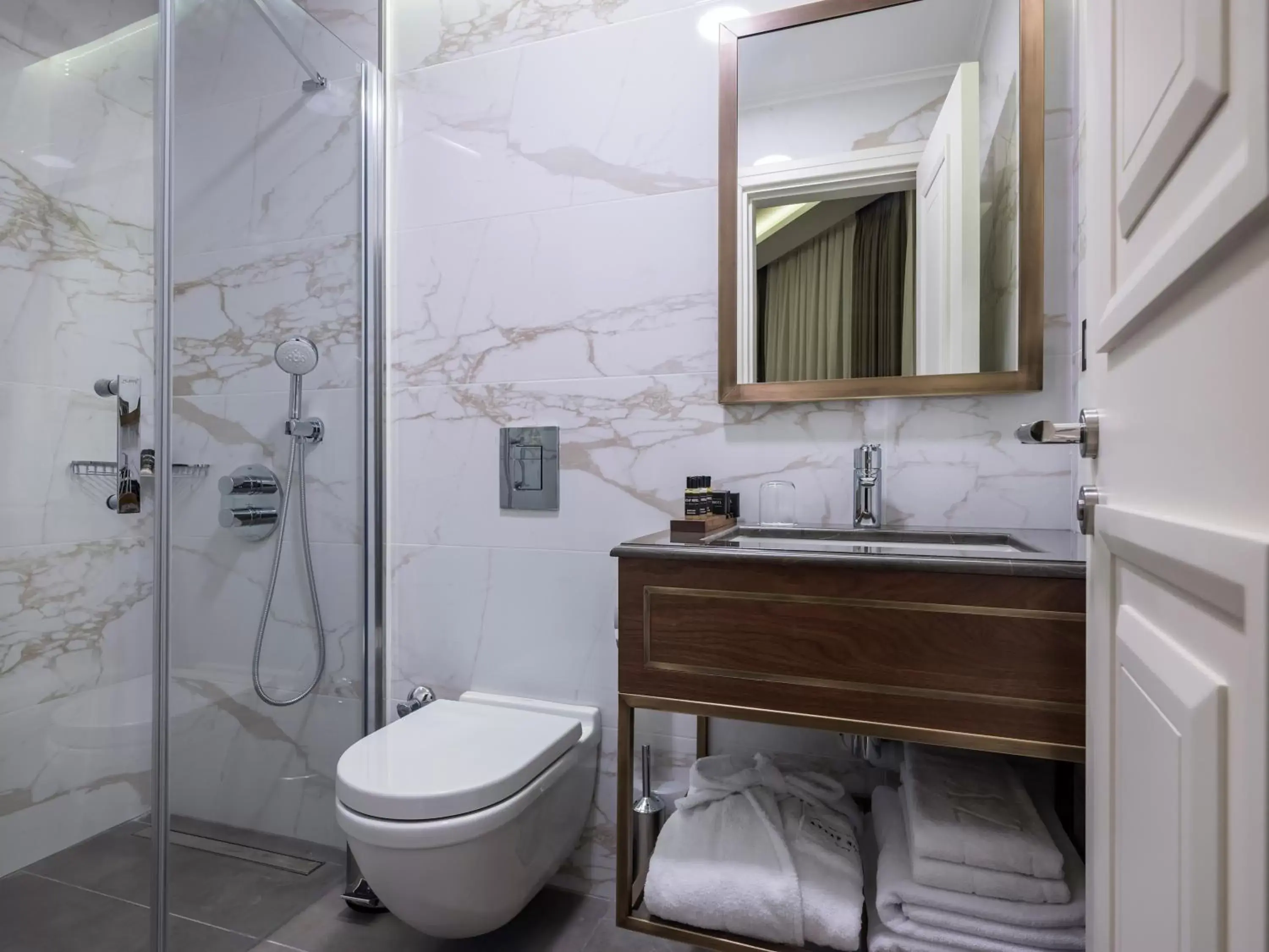Toilet, Bathroom in Azzap Hotel Galata