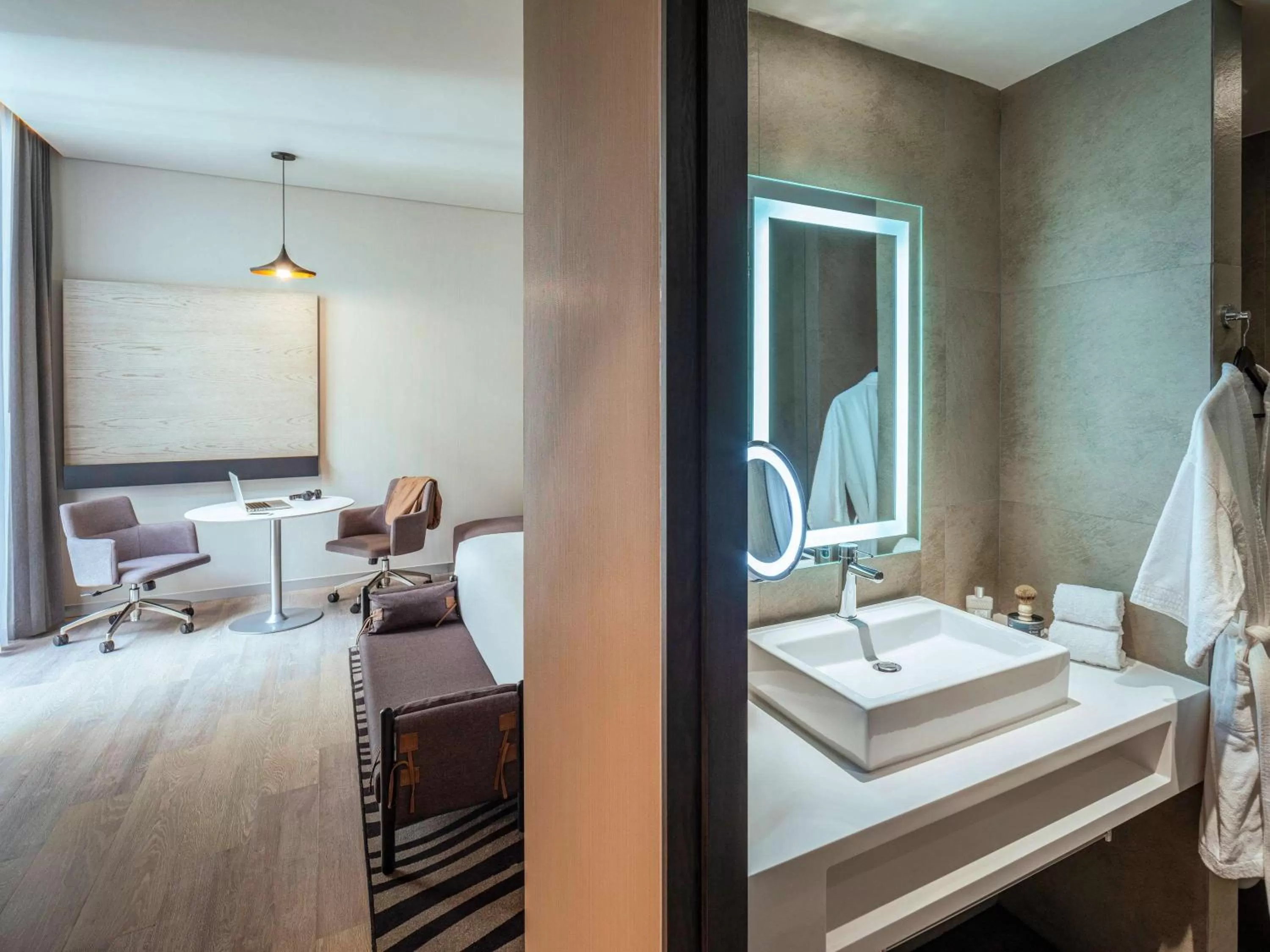 Bathroom, Bed in Novotel Mexico City Toreo