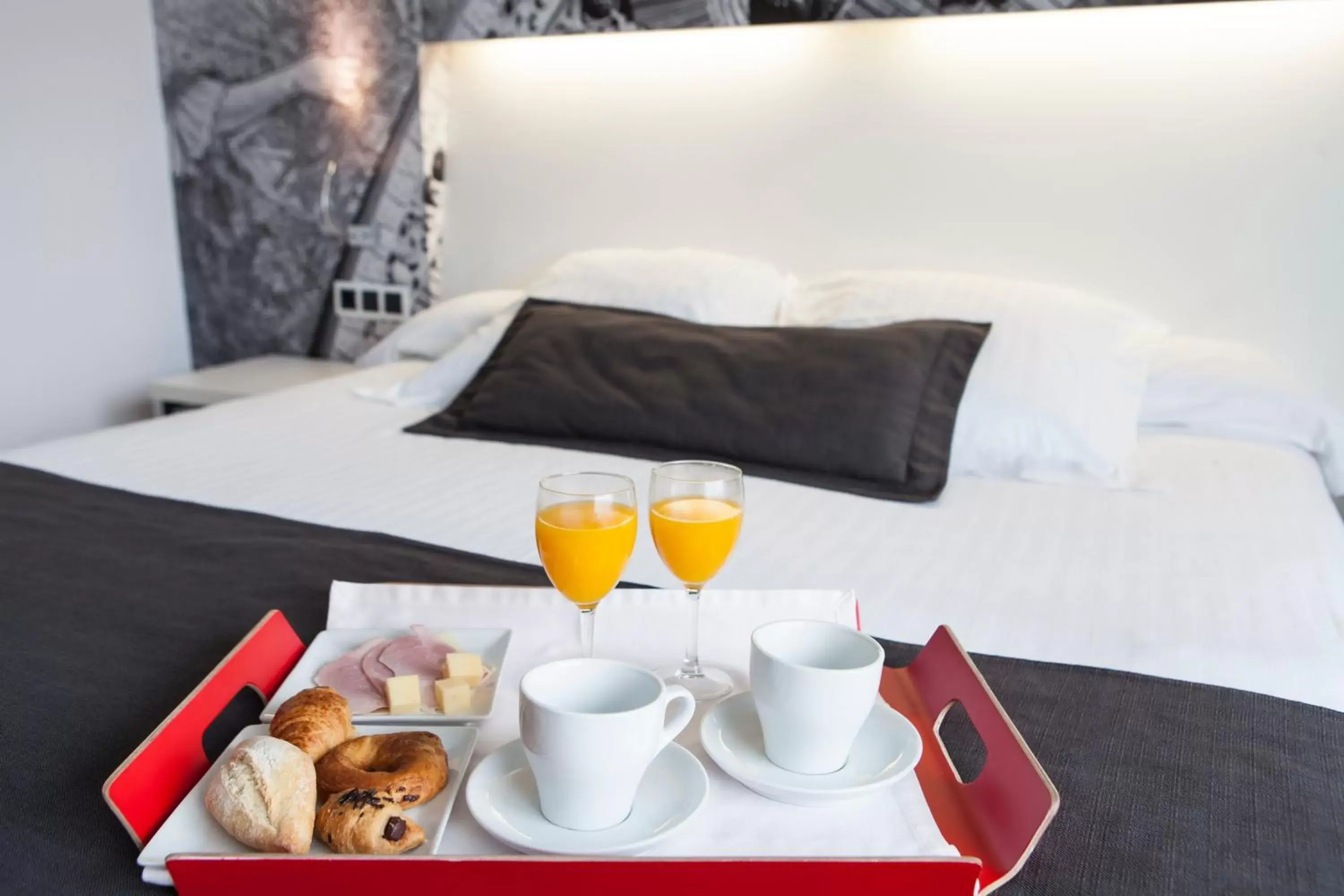 Breakfast, Bed in Hotel Dimar