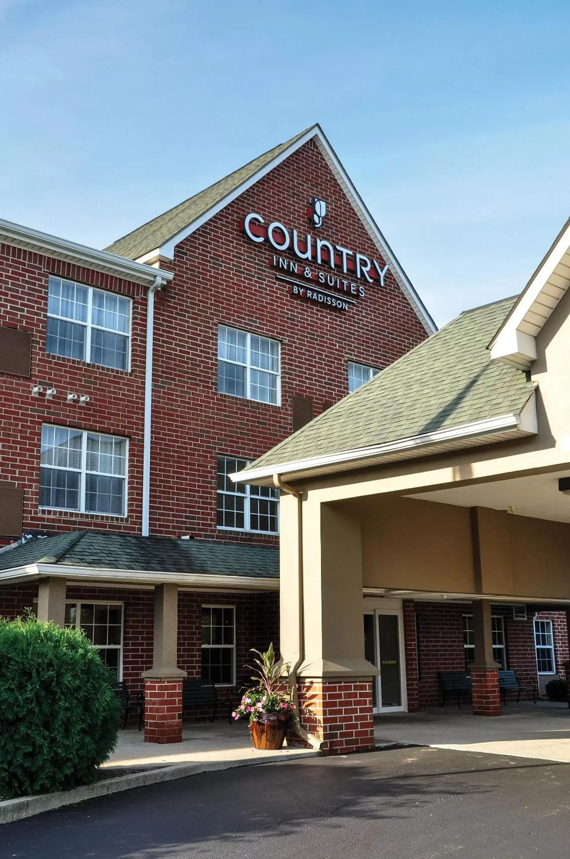 Facade/entrance, Property Building in Country Inn & Suites by Radisson, Fairborn South, OH