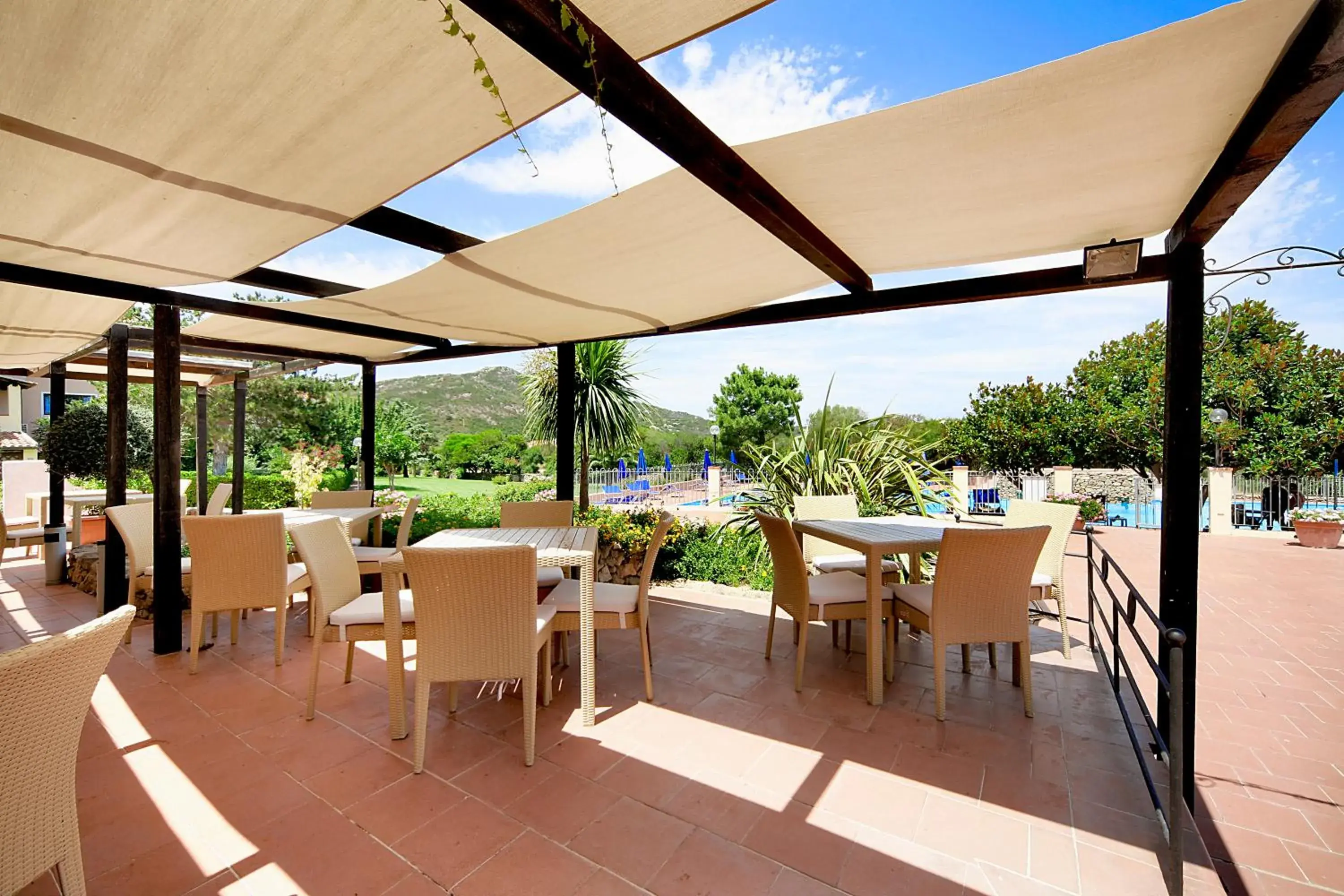 Lounge or bar, Restaurant/Places to Eat in Colonna Beach Hotel