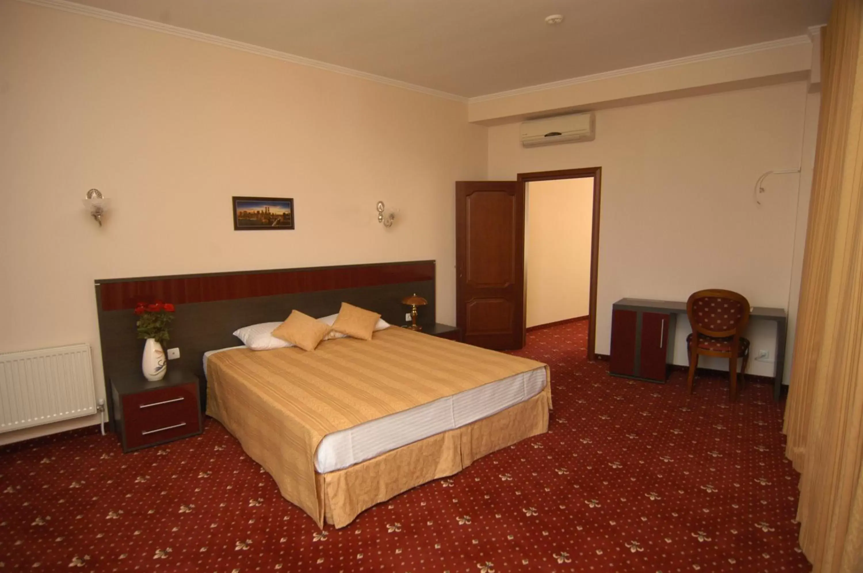 Bed in Manhattan Hotel & Restaurant Bed in Manhattan Hotel & Restaurant