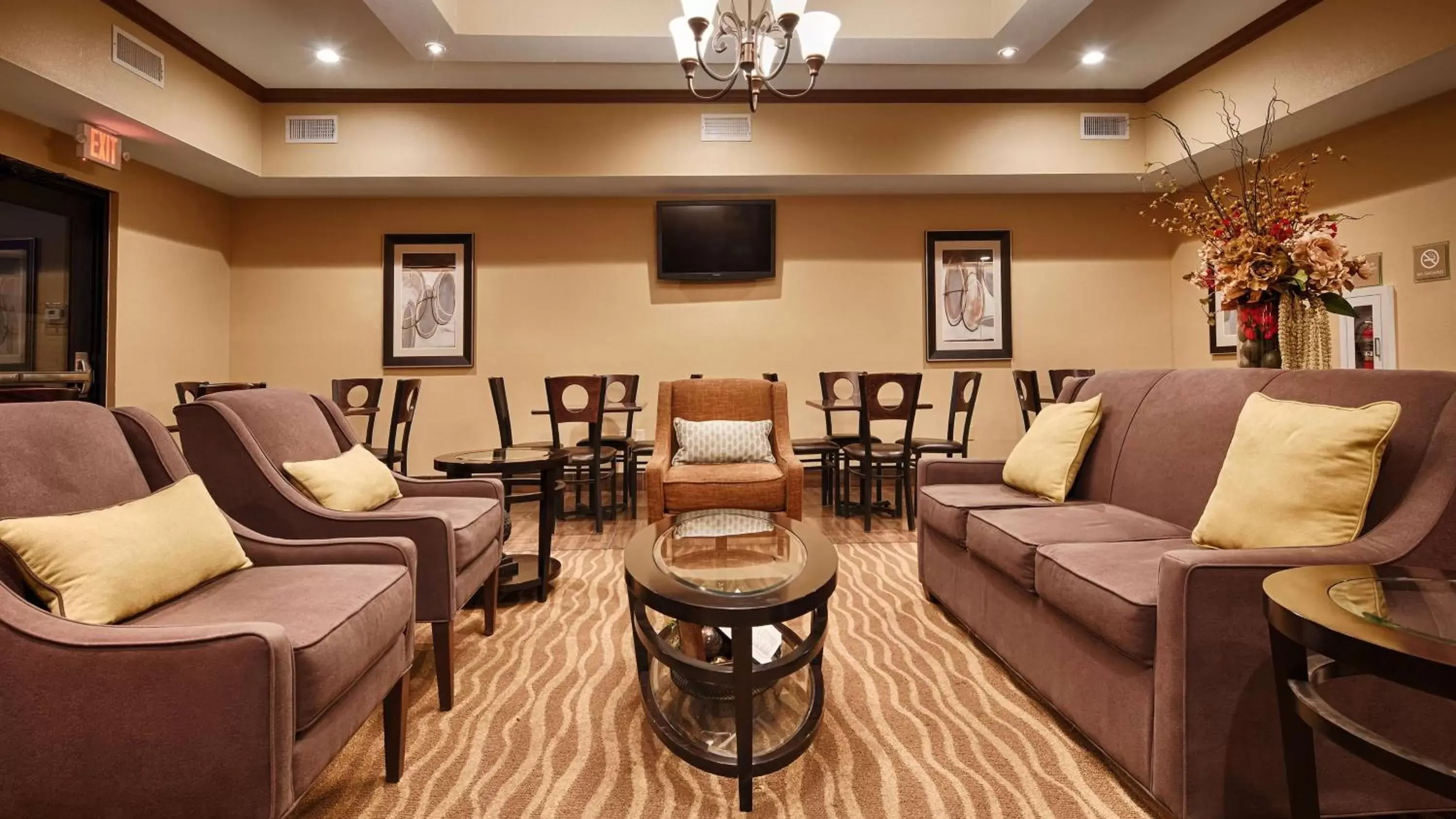 Restaurant/places to eat, Seating Area in Best Western Plus Seminole Hotel & Suites