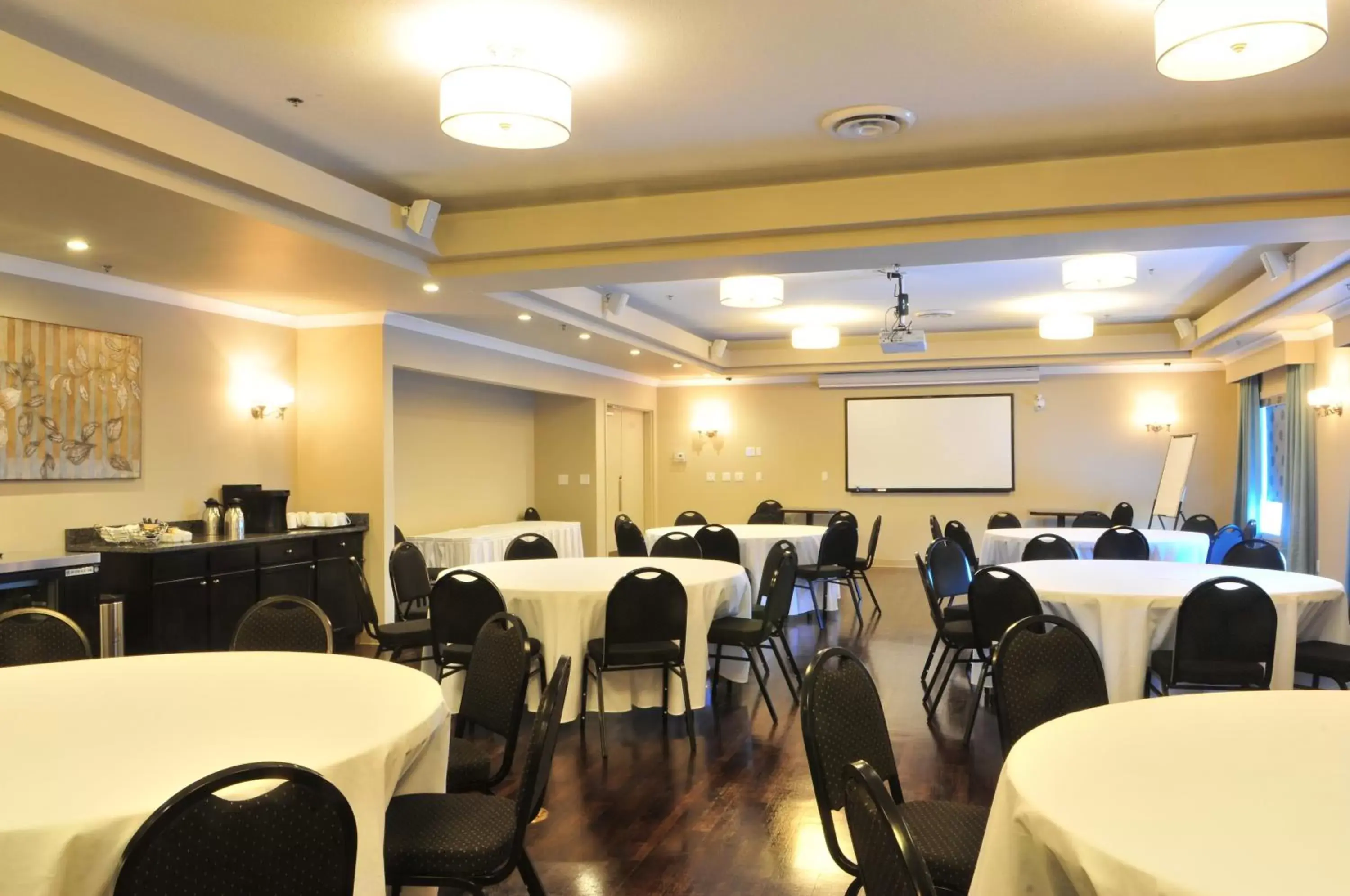 Meeting/conference room in Ramada by Wyndham Emerald Park/Regina East