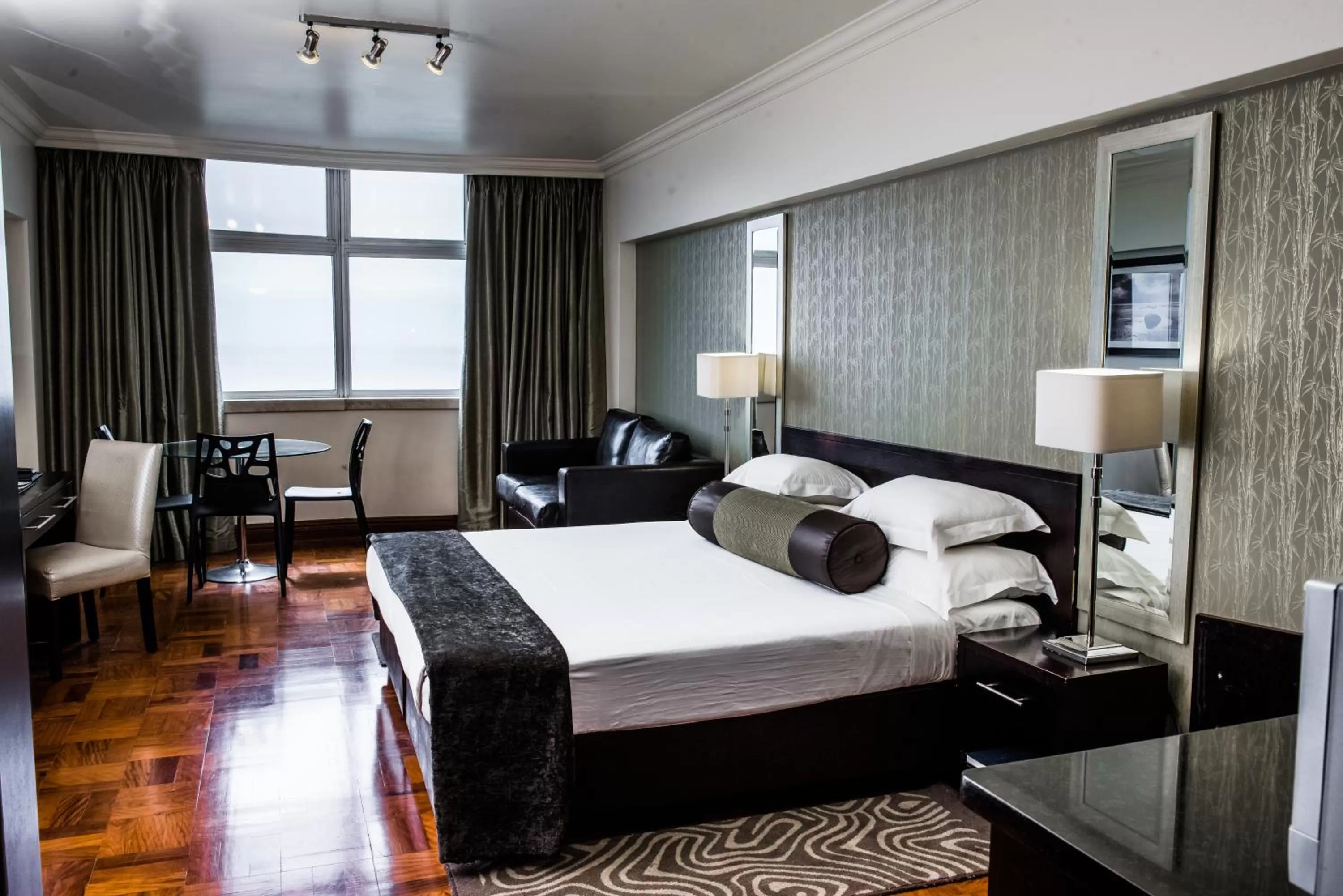 Bedroom, Bed in Belaire Suites Hotel