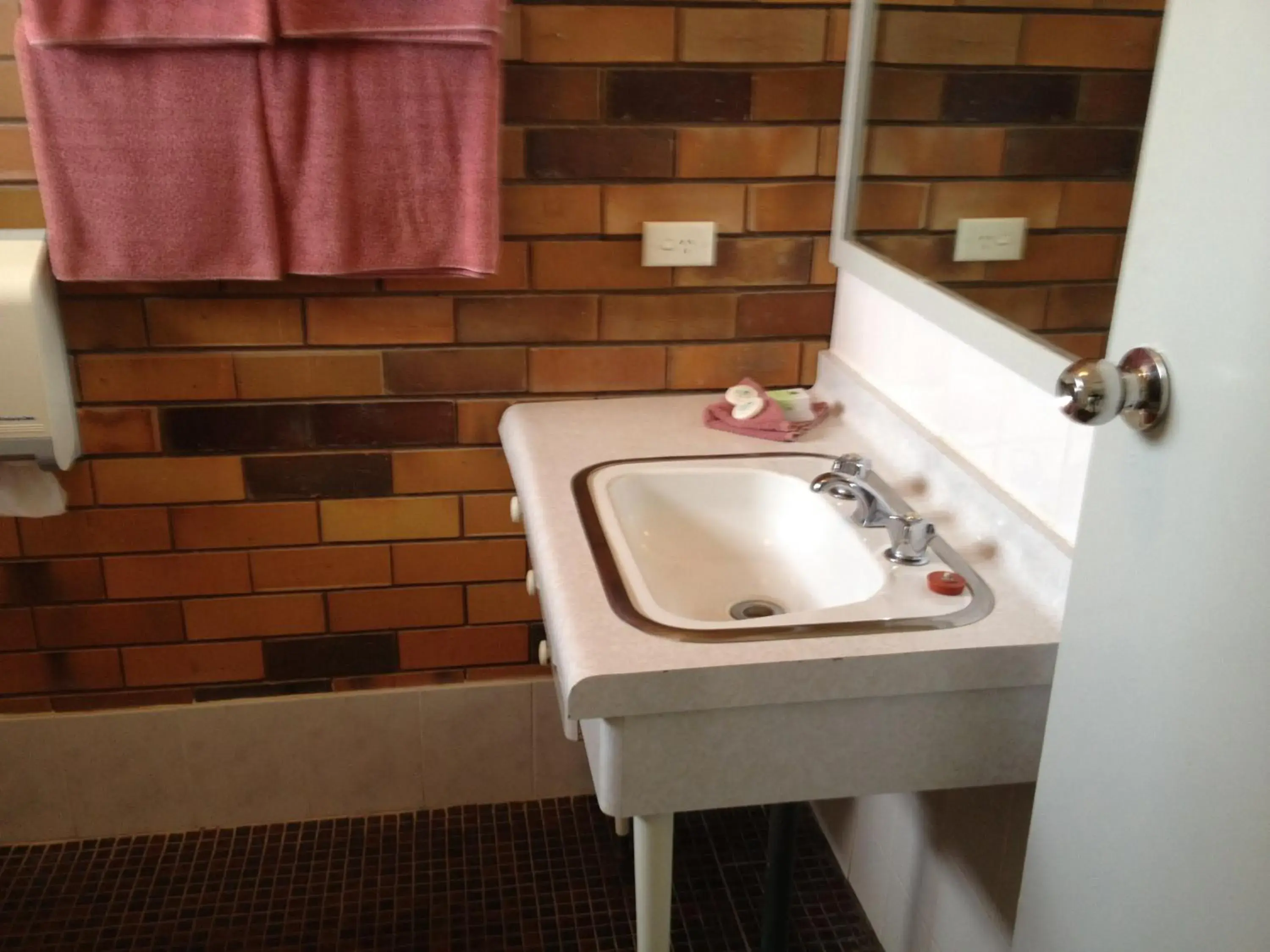 Bathroom in Figtree Motel