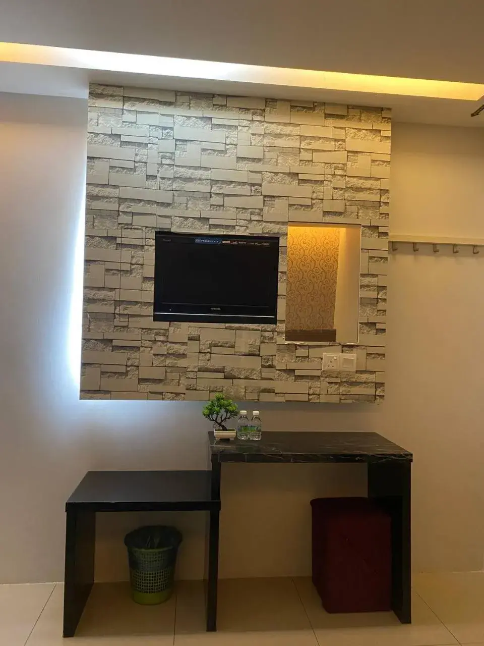 Communal lounge/ TV room, TV/Entertainment Center in Best View Hotel Puchong