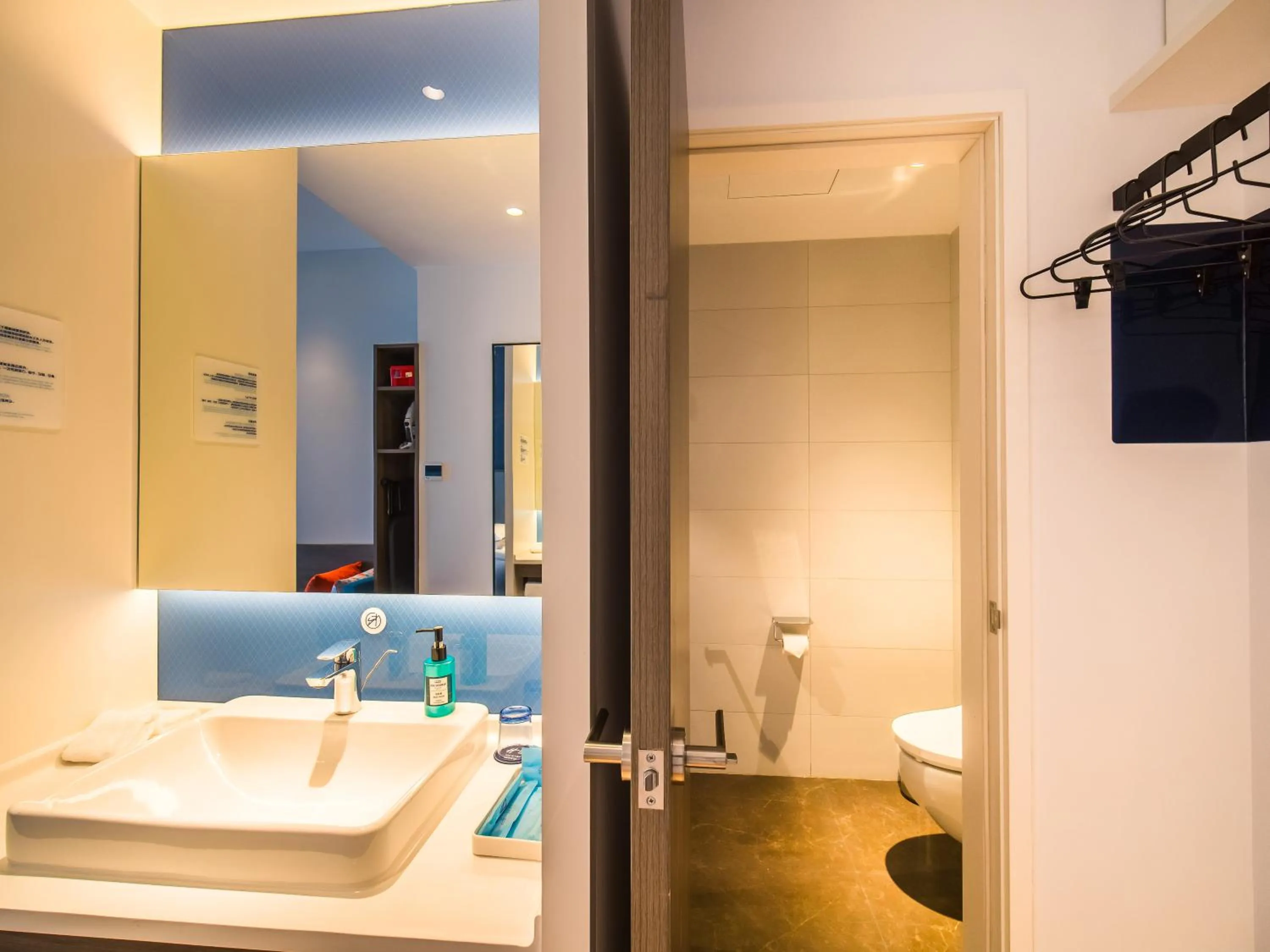 Photo of the whole room in Holiday Inn Express Kunming West by IHG