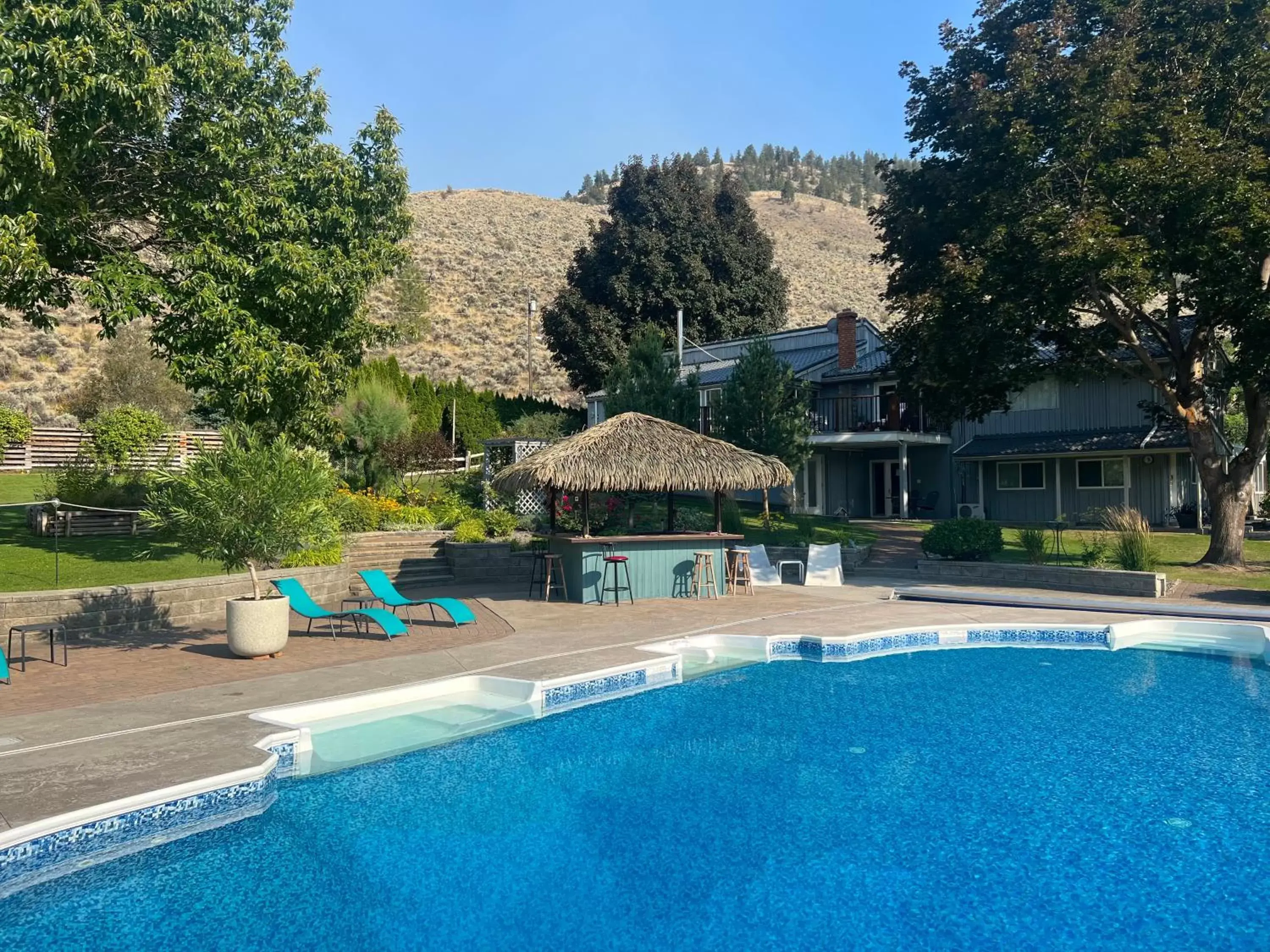 Swimming Pool in Similkameen Wild Resort & Winery Retreat