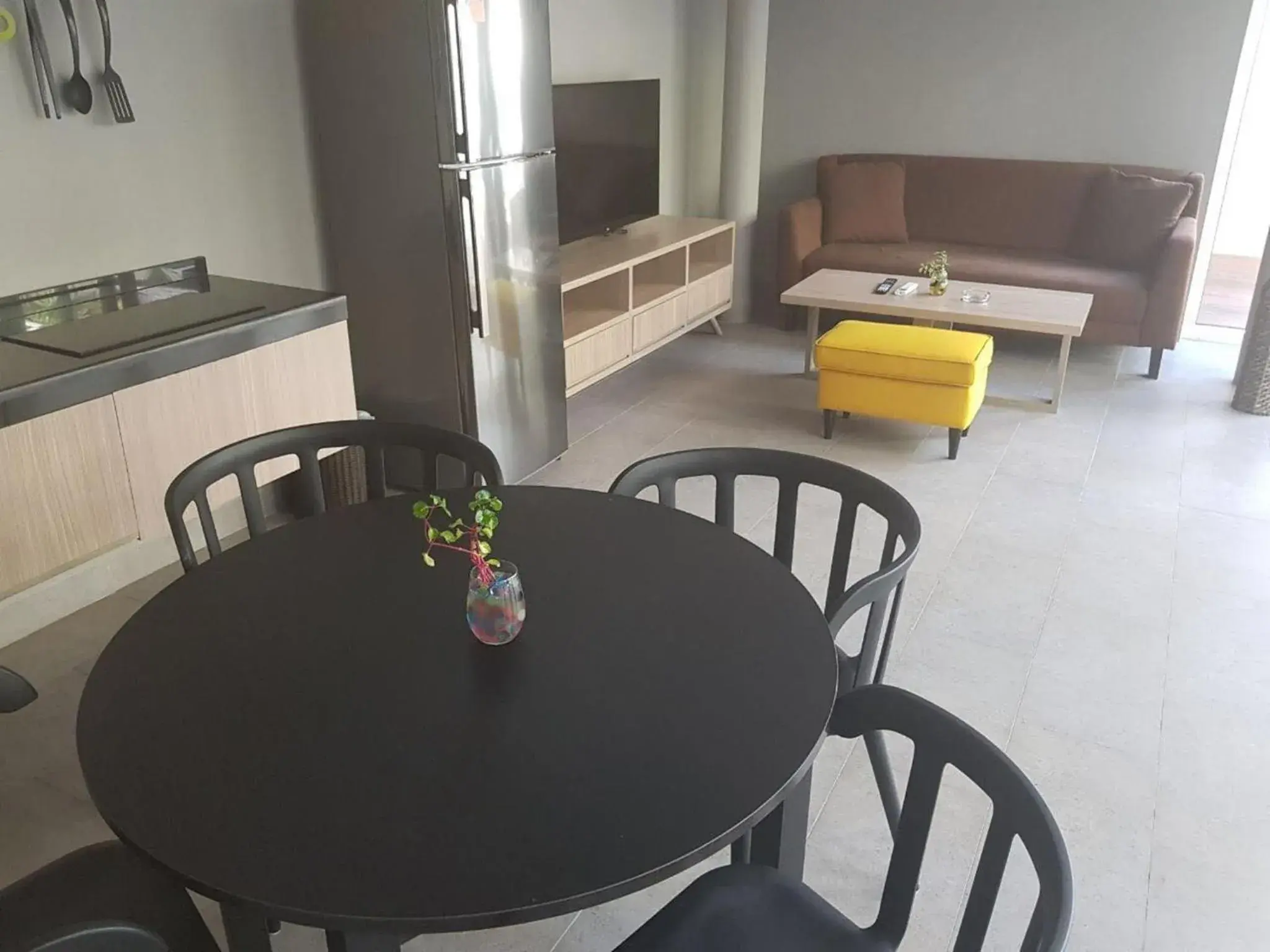 Living room, Dining Area in Gammara Hotel Makassar