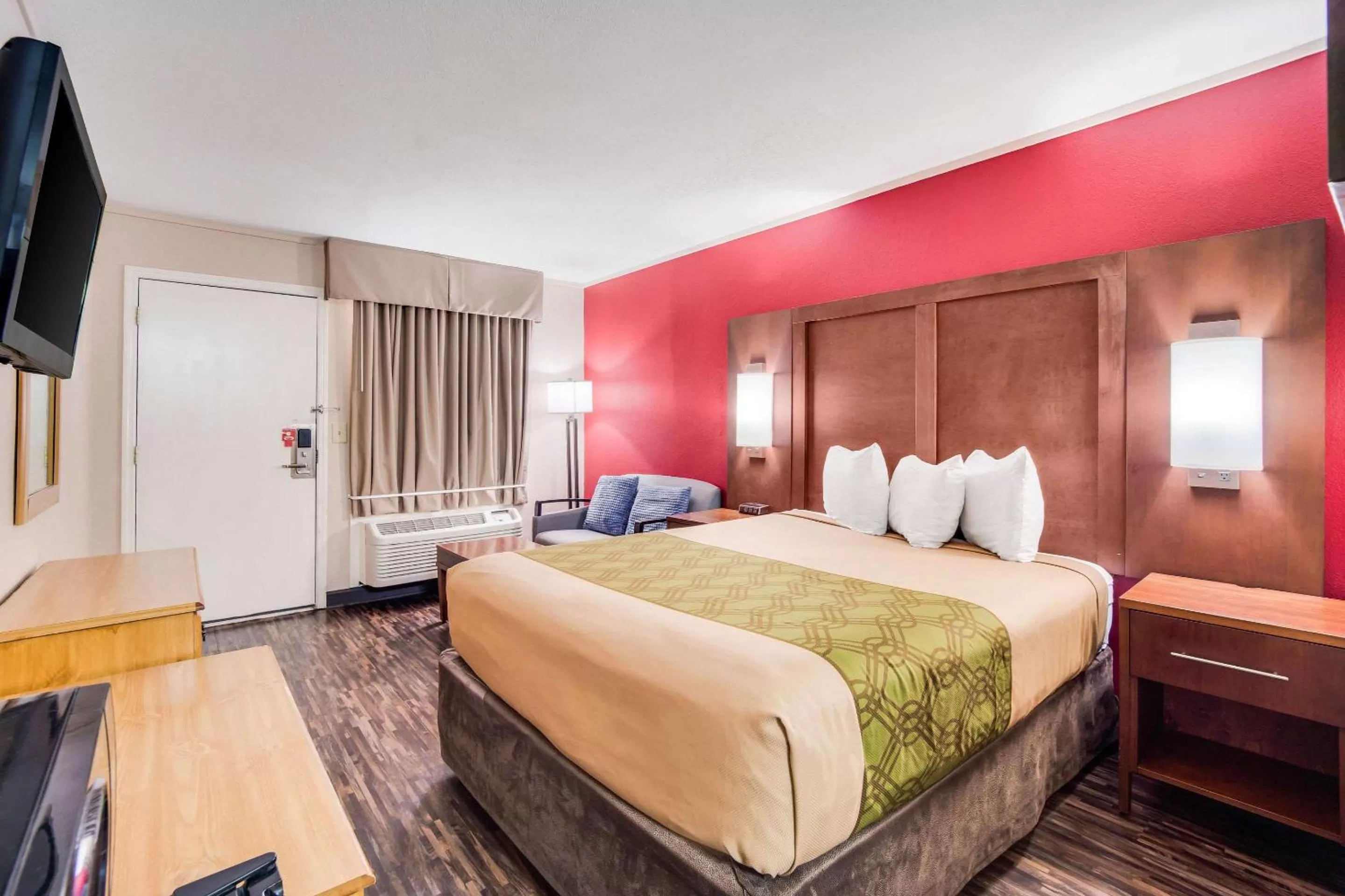 Photo of the whole room, Bed in Econo Lodge Walterboro I-95