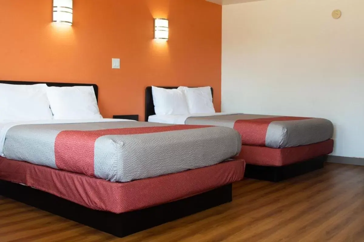 Bed in Motel 6-Brinkley, AR