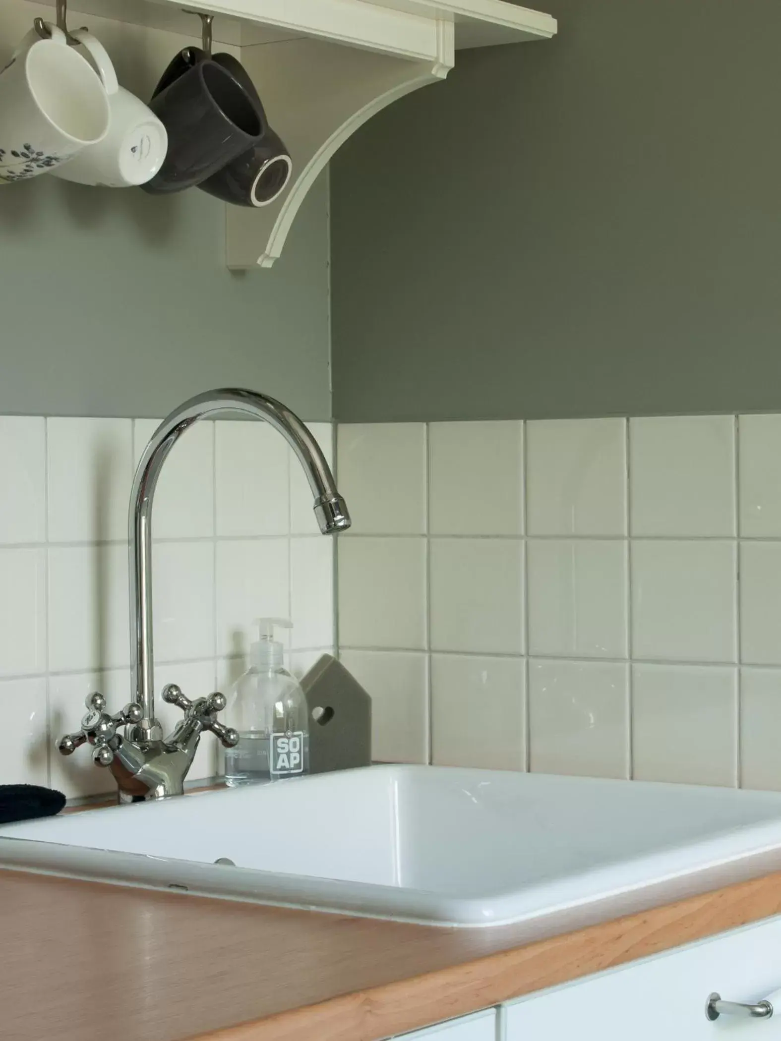 Kitchen or kitchenette, Bathroom in Bed & Breakfast De Schuur Inn