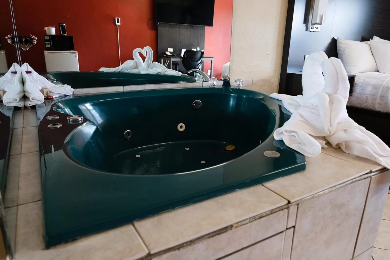 Bath in Envi Boutique Hotel Henderson-Evansville South