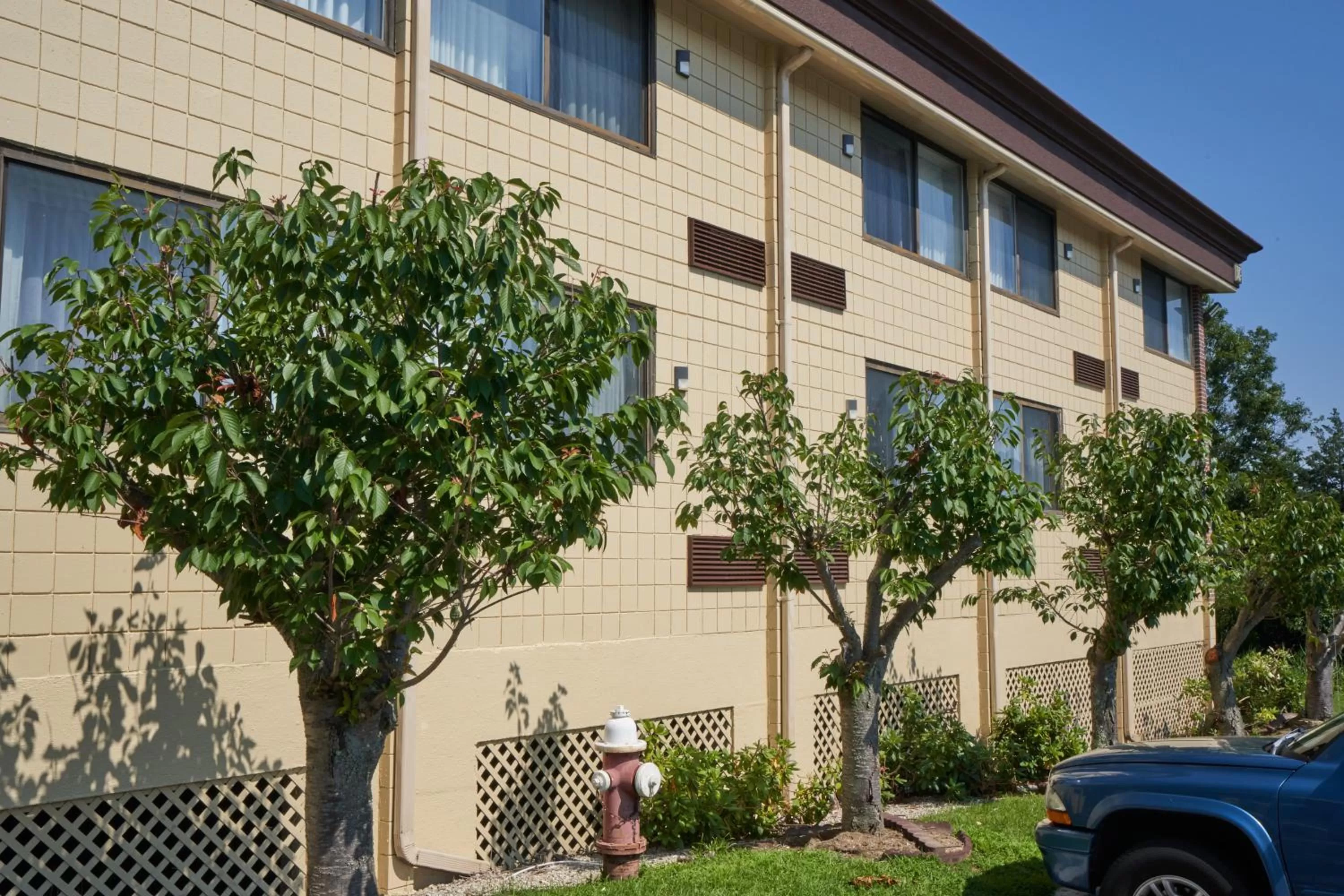 Riverview Inn & Suites