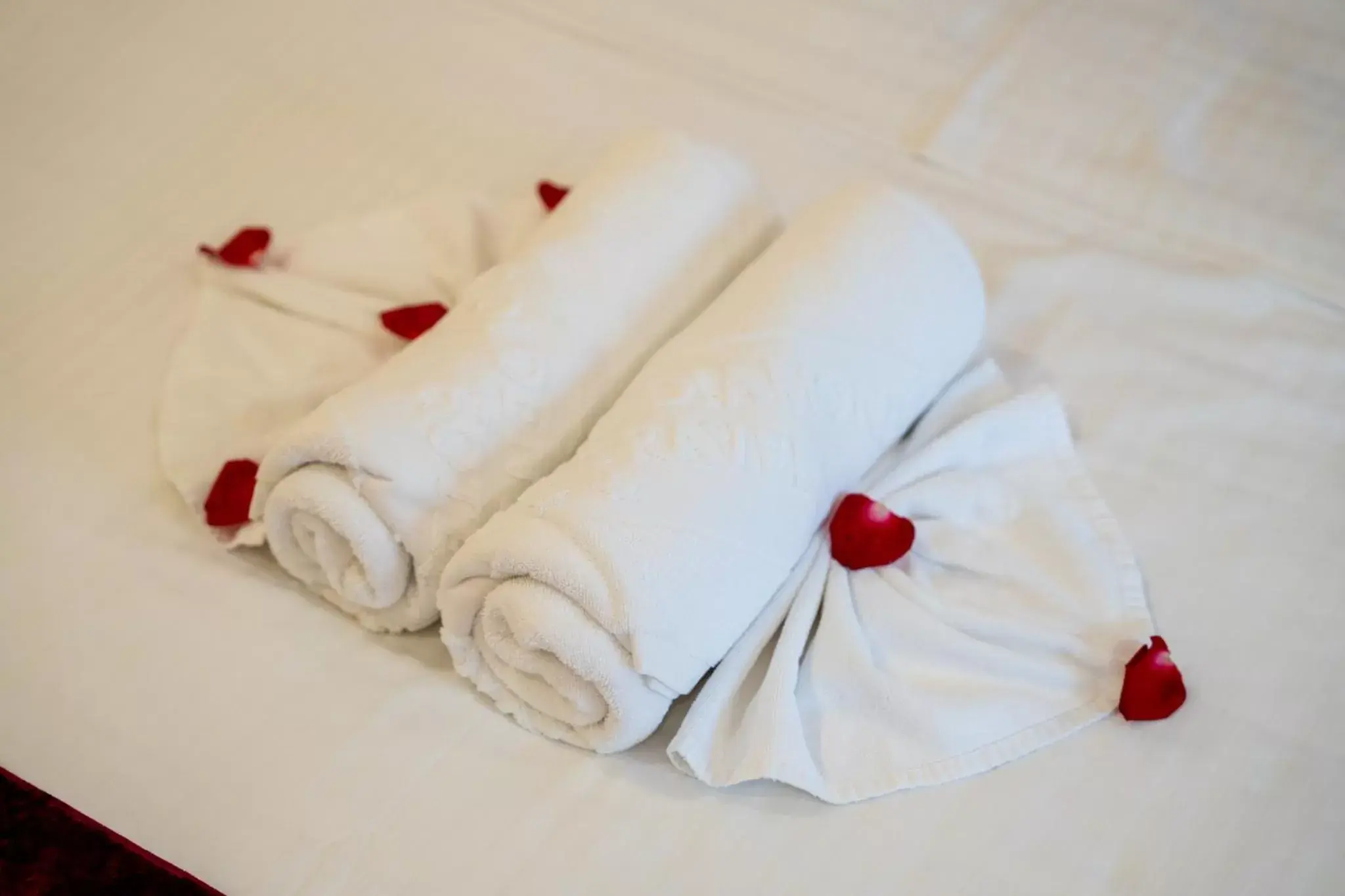 towels, Bed in Golden Legend Diamond Hotel