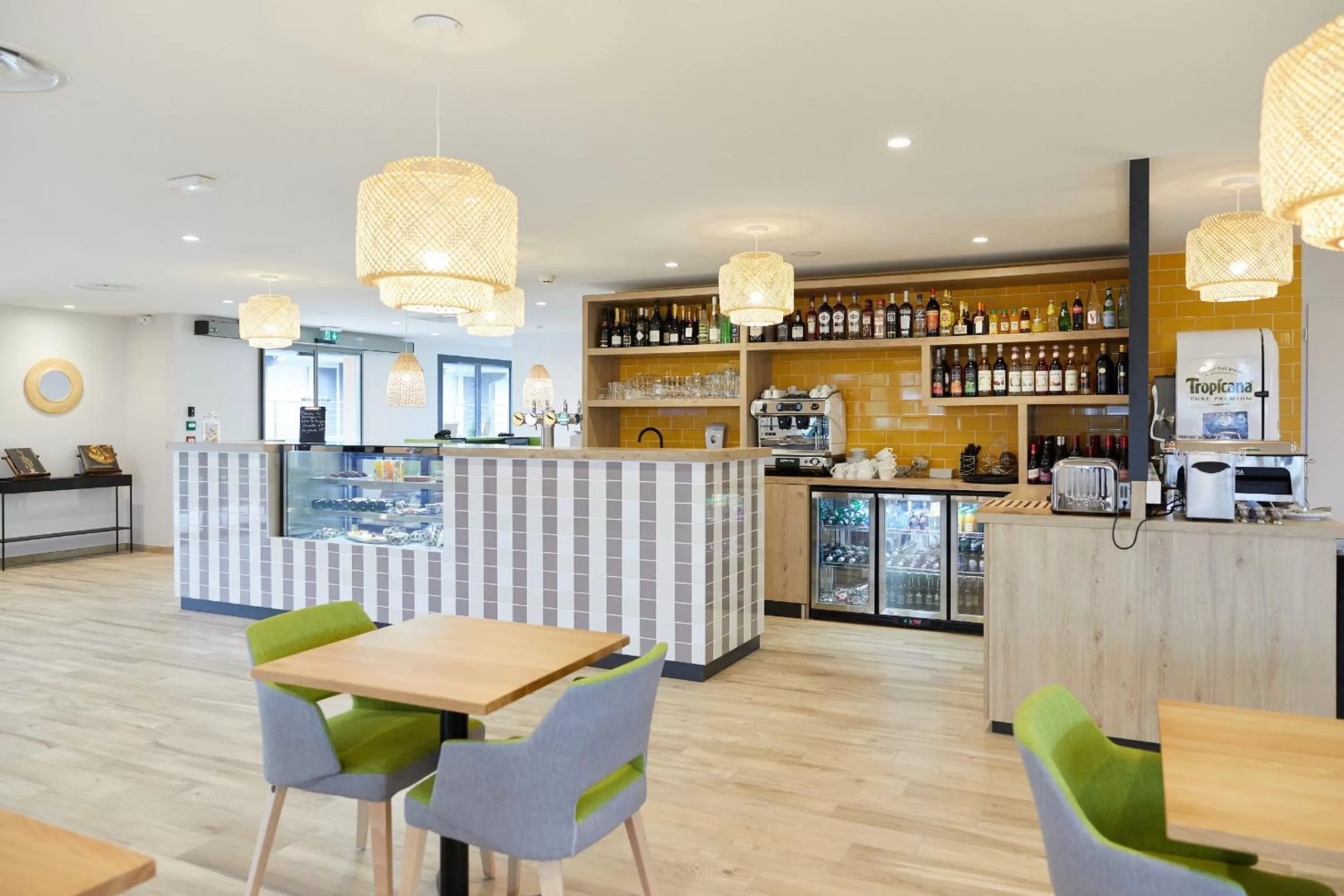 Lounge or bar in Campanile Pau Est-Bizanos