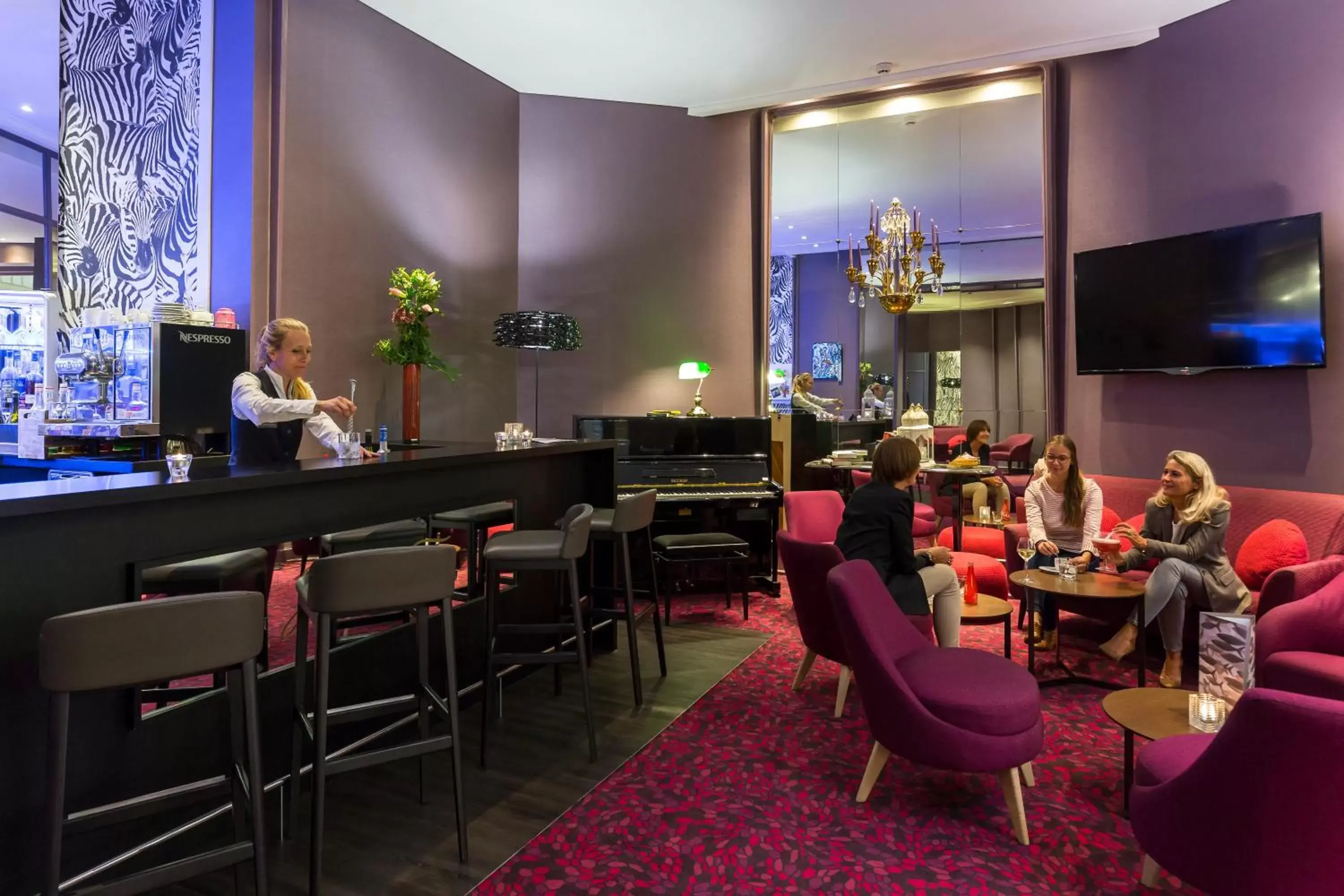 People, Lounge/Bar in Oceania l'Hôtel de France Nantes