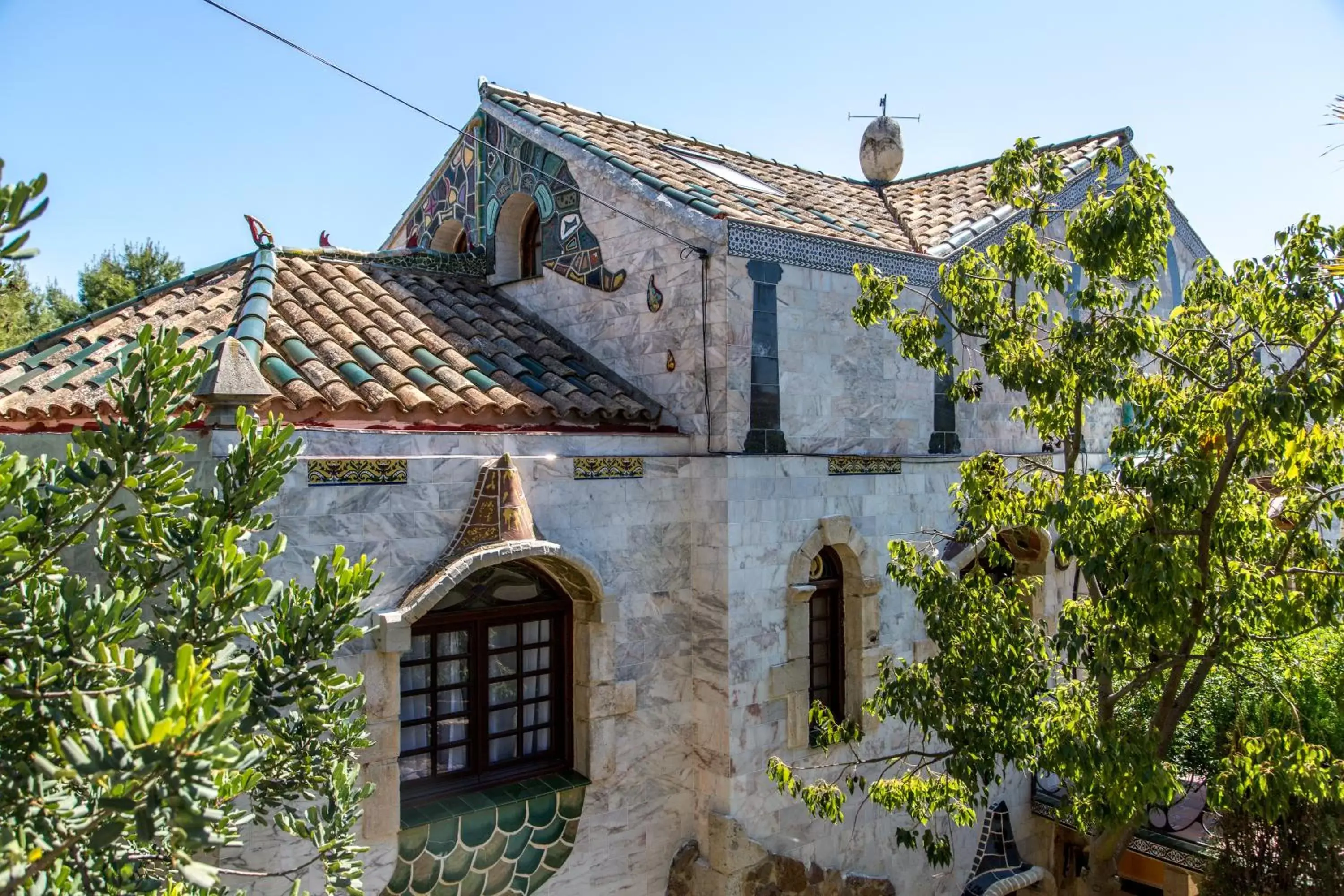 Property Building in Apartamentos Gaudi Style