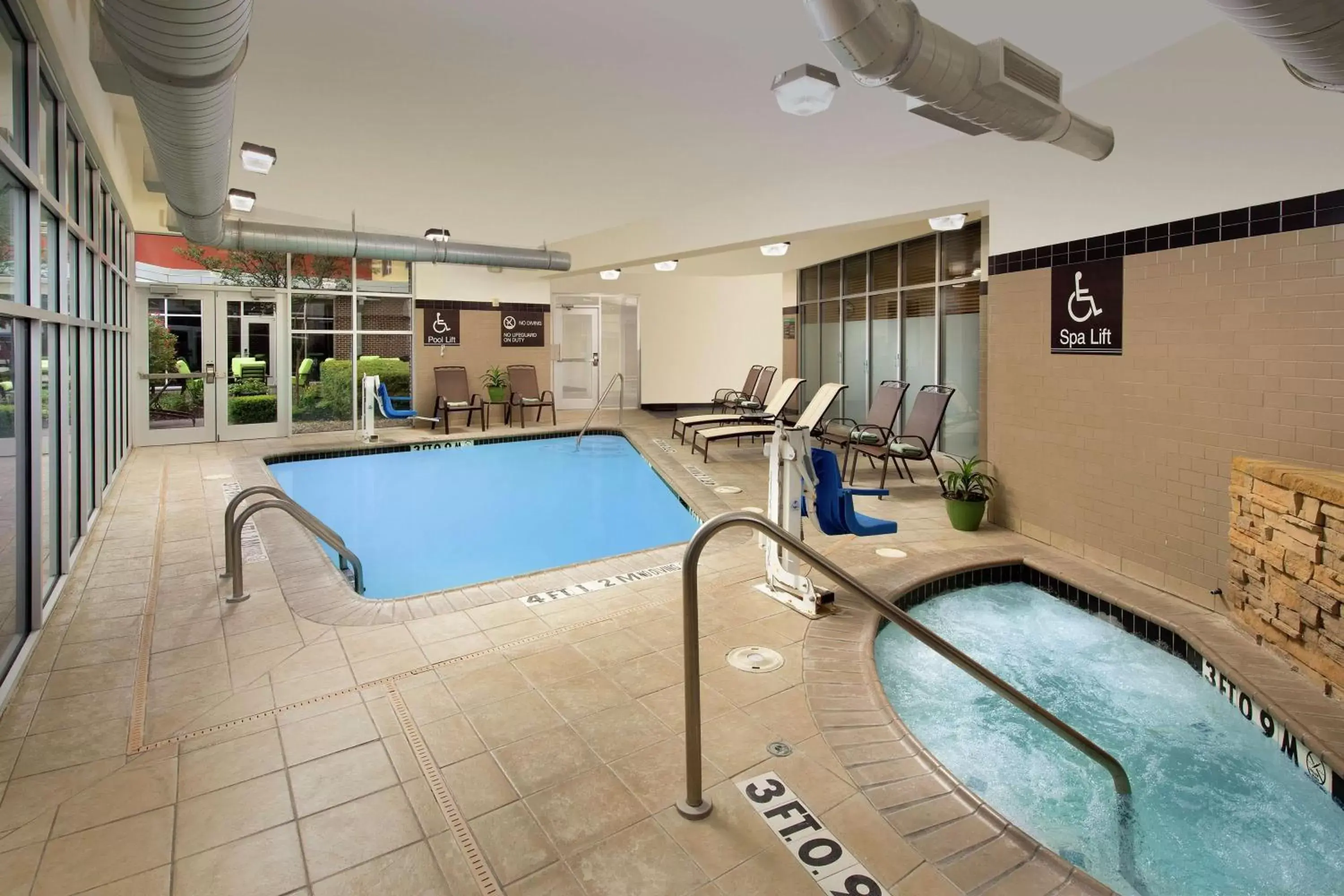 Swimming Pool in Hilton Garden Inn San Antonio Airport South