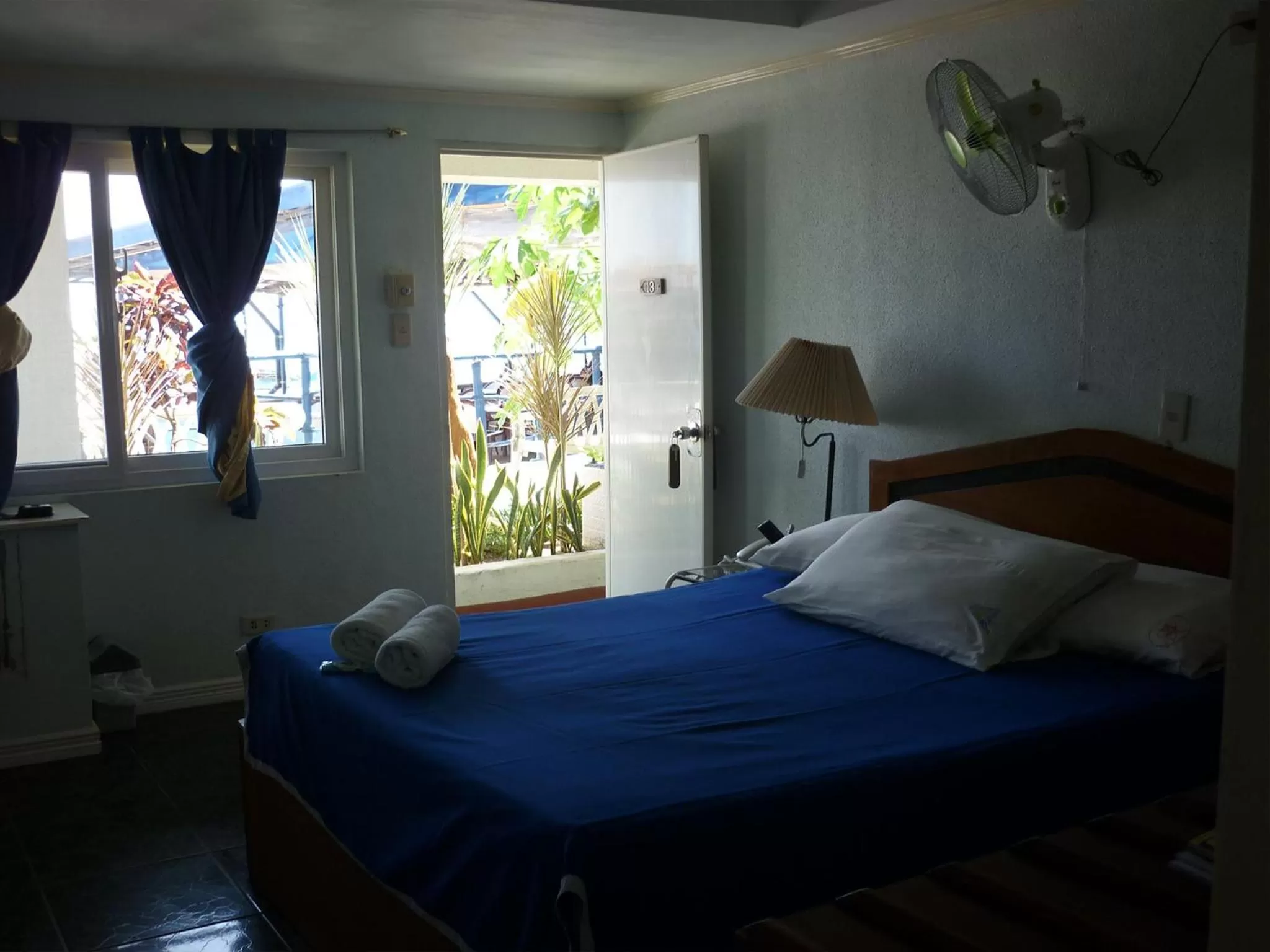 Photo of the whole room, Bed in Blue Rock Resort