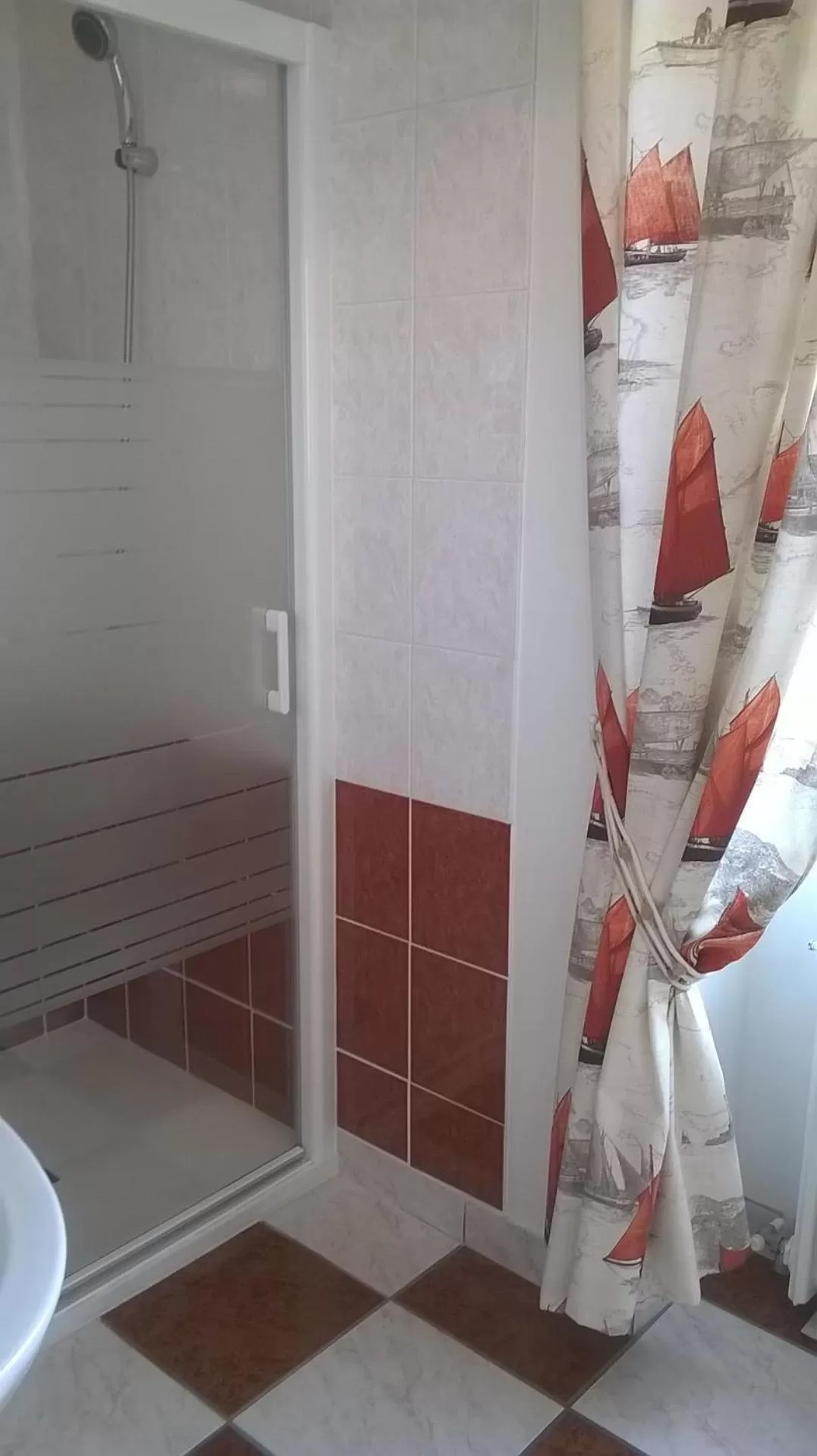 Bathroom in L'Hirondelle