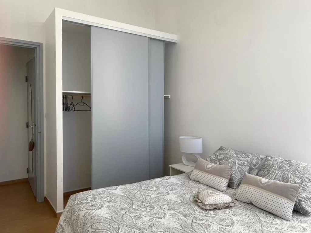 storage, Bed in Demeure des Dentelles avec PARKING GRATUIT