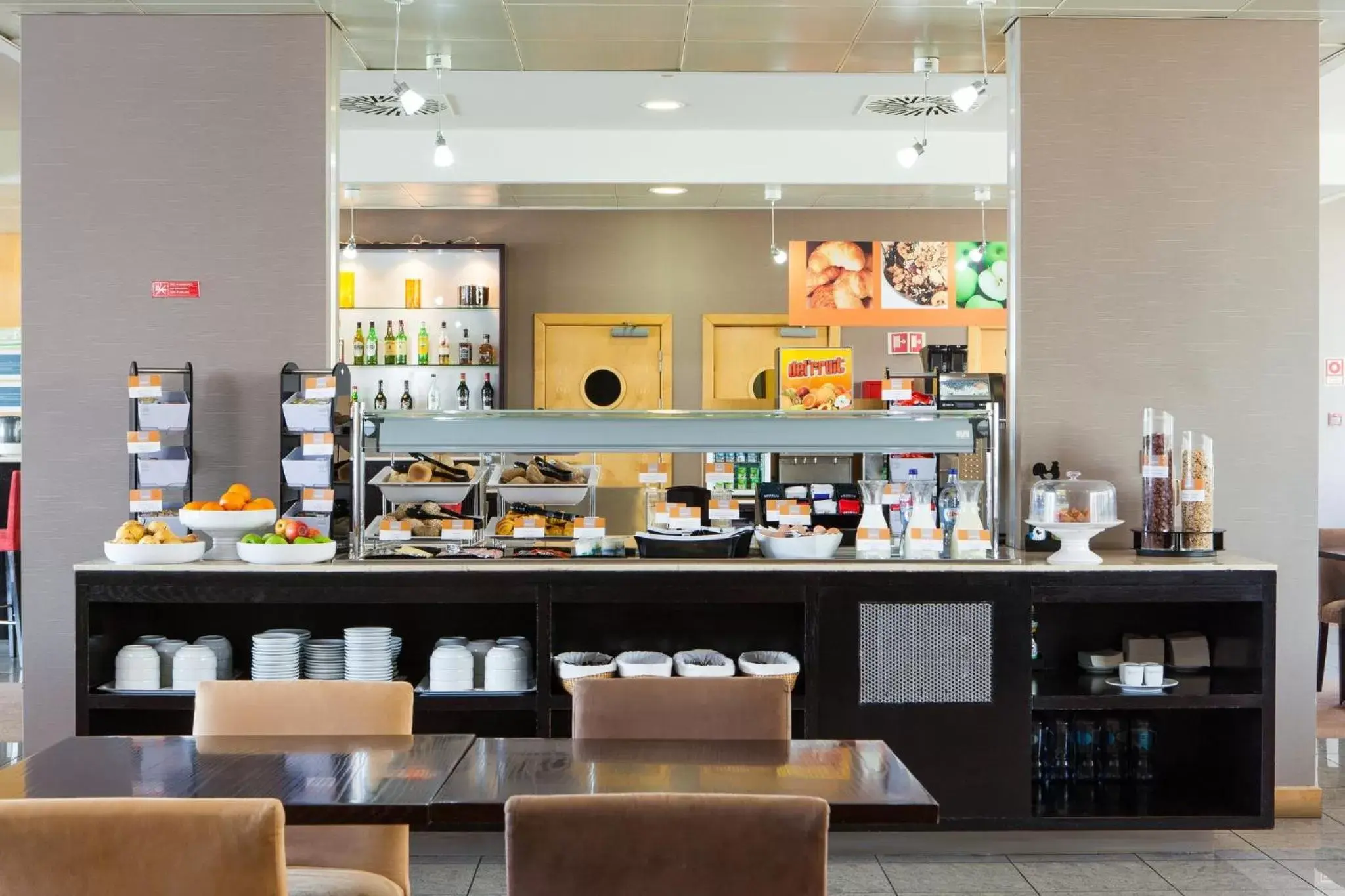 Restaurant/Places to Eat in Holiday Inn Express Lisbon-Oeiras, an IHG Hotel