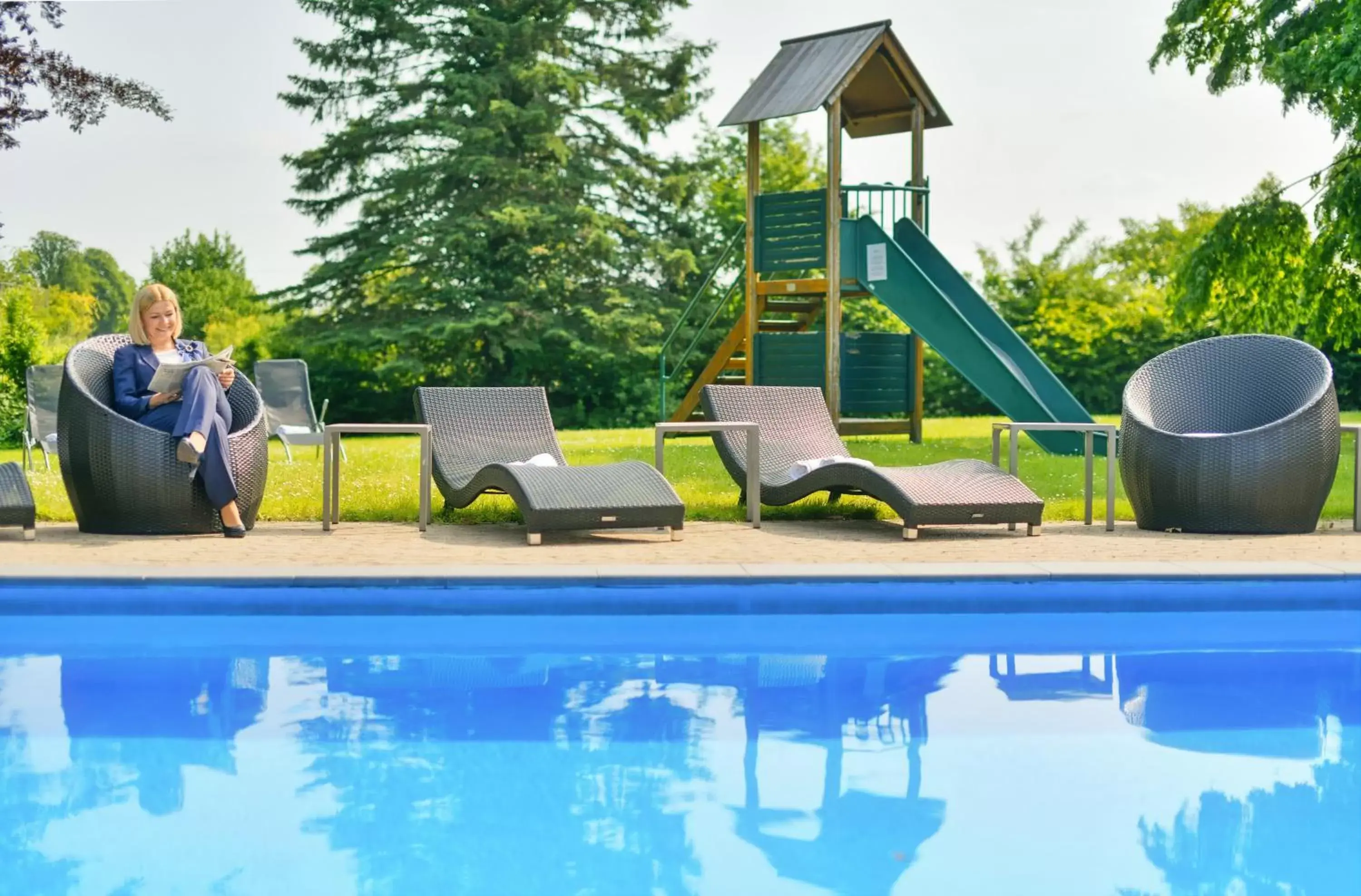 Patio, Swimming Pool in Mercure Aachen Europaplatz