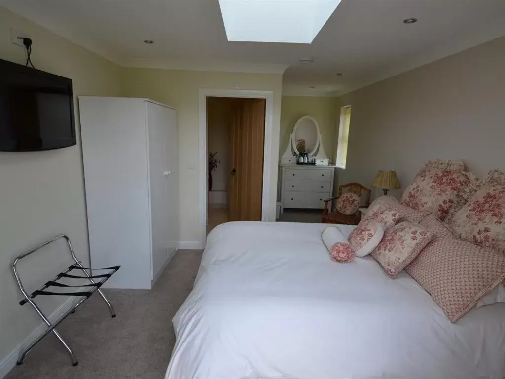 Twin Room with Private Bathroom in The White Horse View B&B