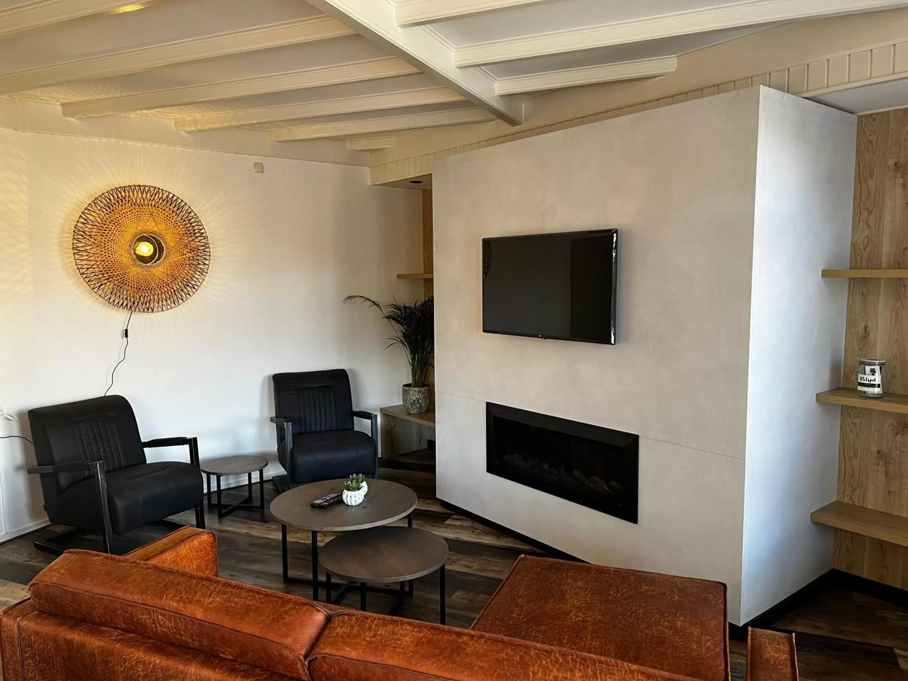 TV and multimedia, Seating Area in Hotel Nap