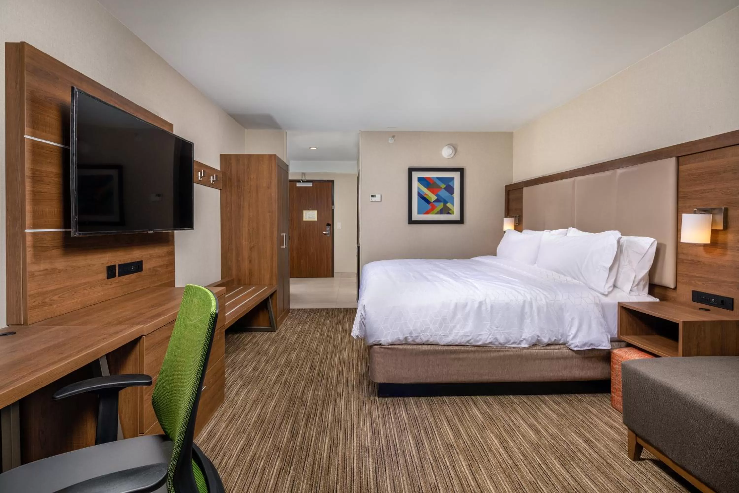 Photo of the whole room, Bed in Holiday Inn Express & Suites Chatsworth by IHG