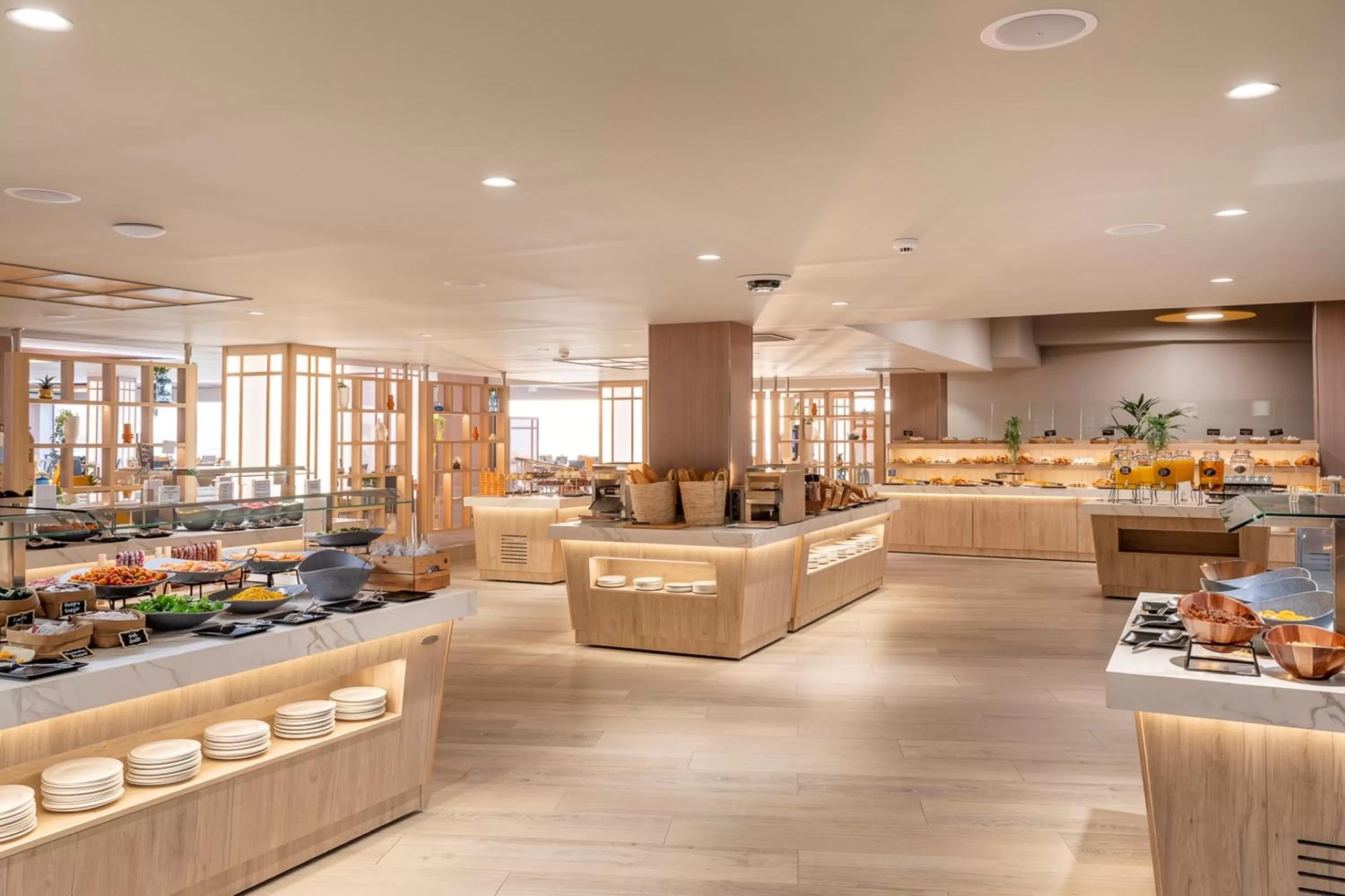 Restaurant/places to eat in Melia Alicante