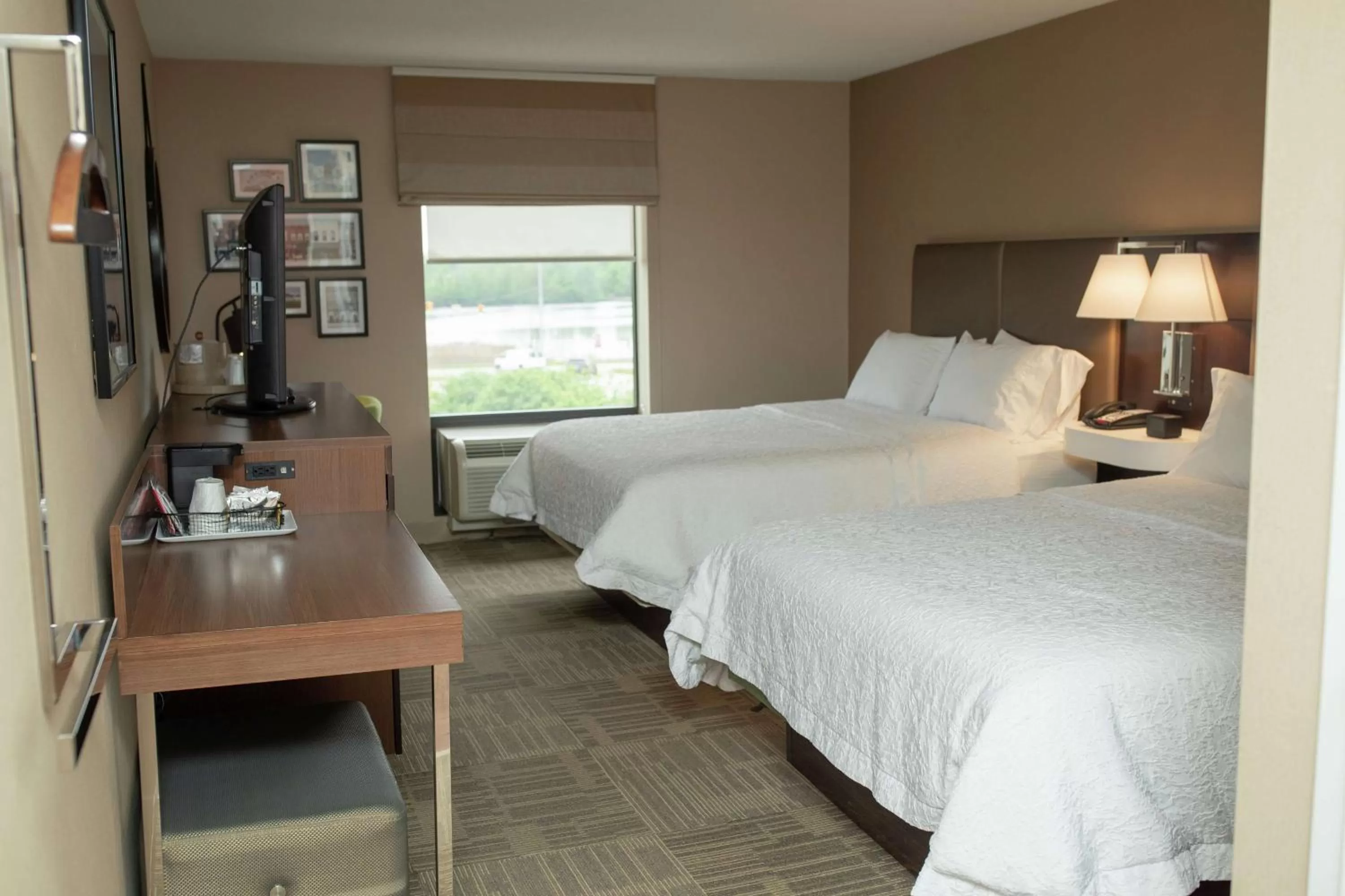 Bedroom, Bed in Hampton Inn Commerce/Novi