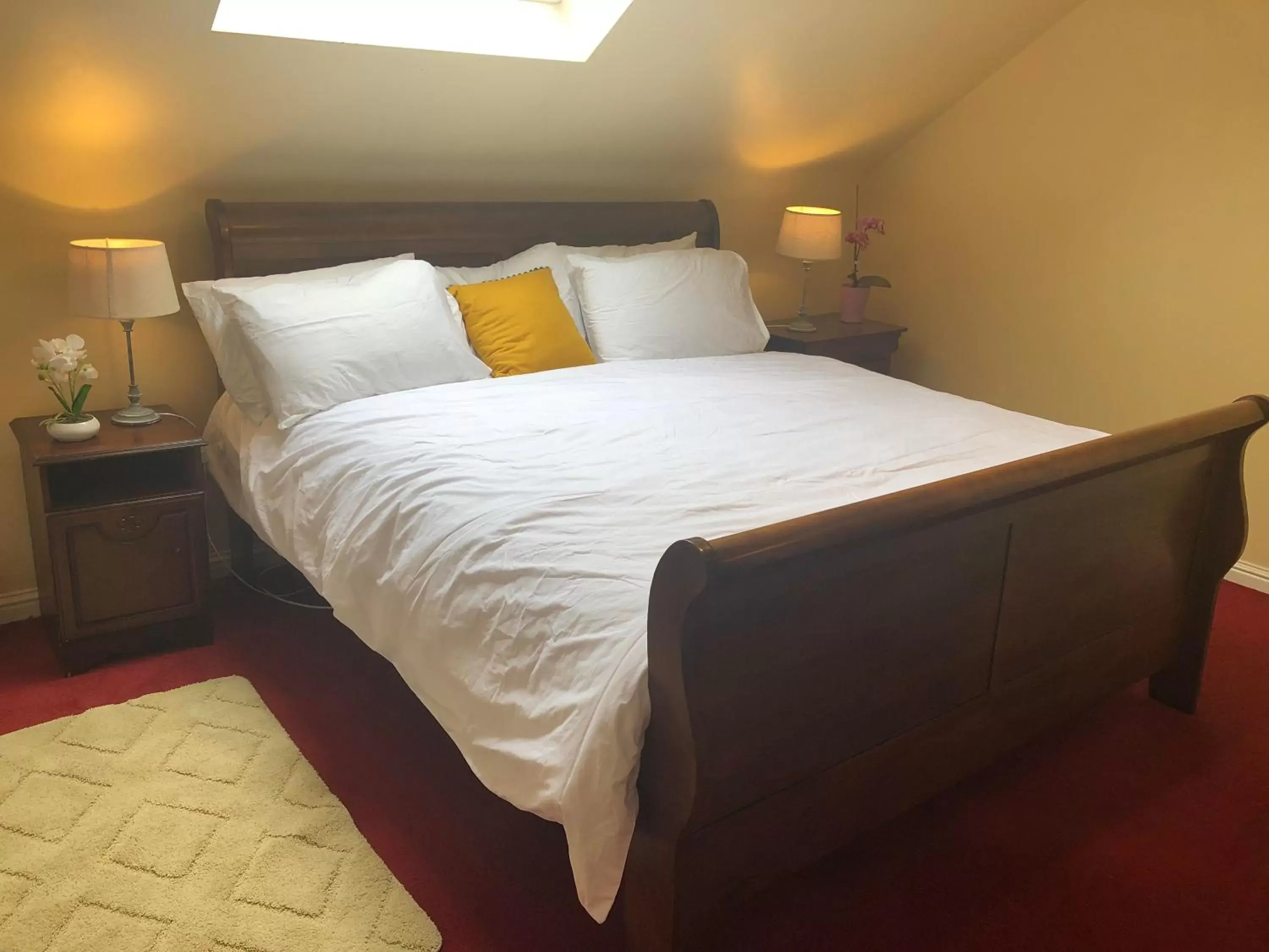 Bedroom, Bed in Railway Avenue Rooms