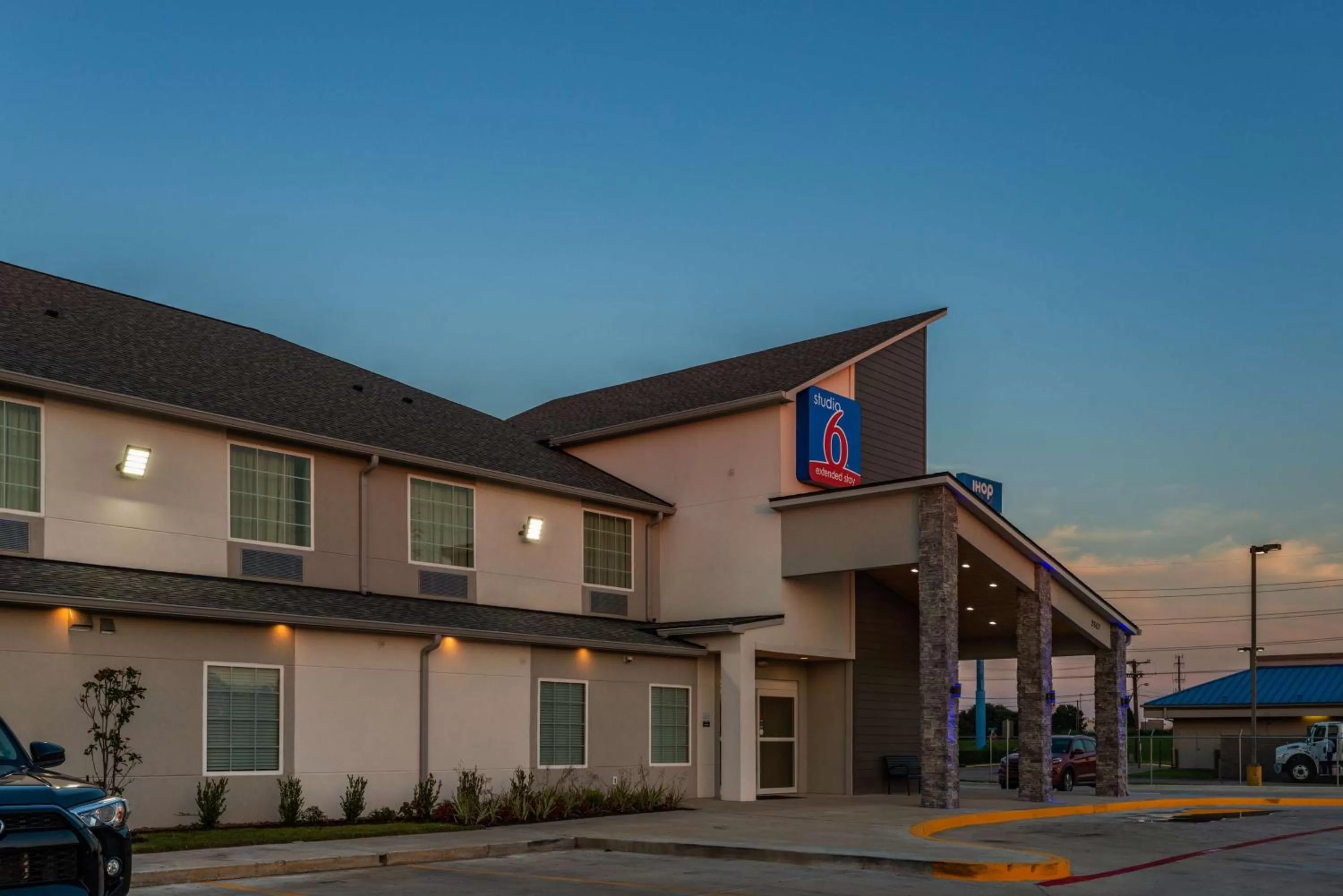 Property building in Studio 6 Lake Charles