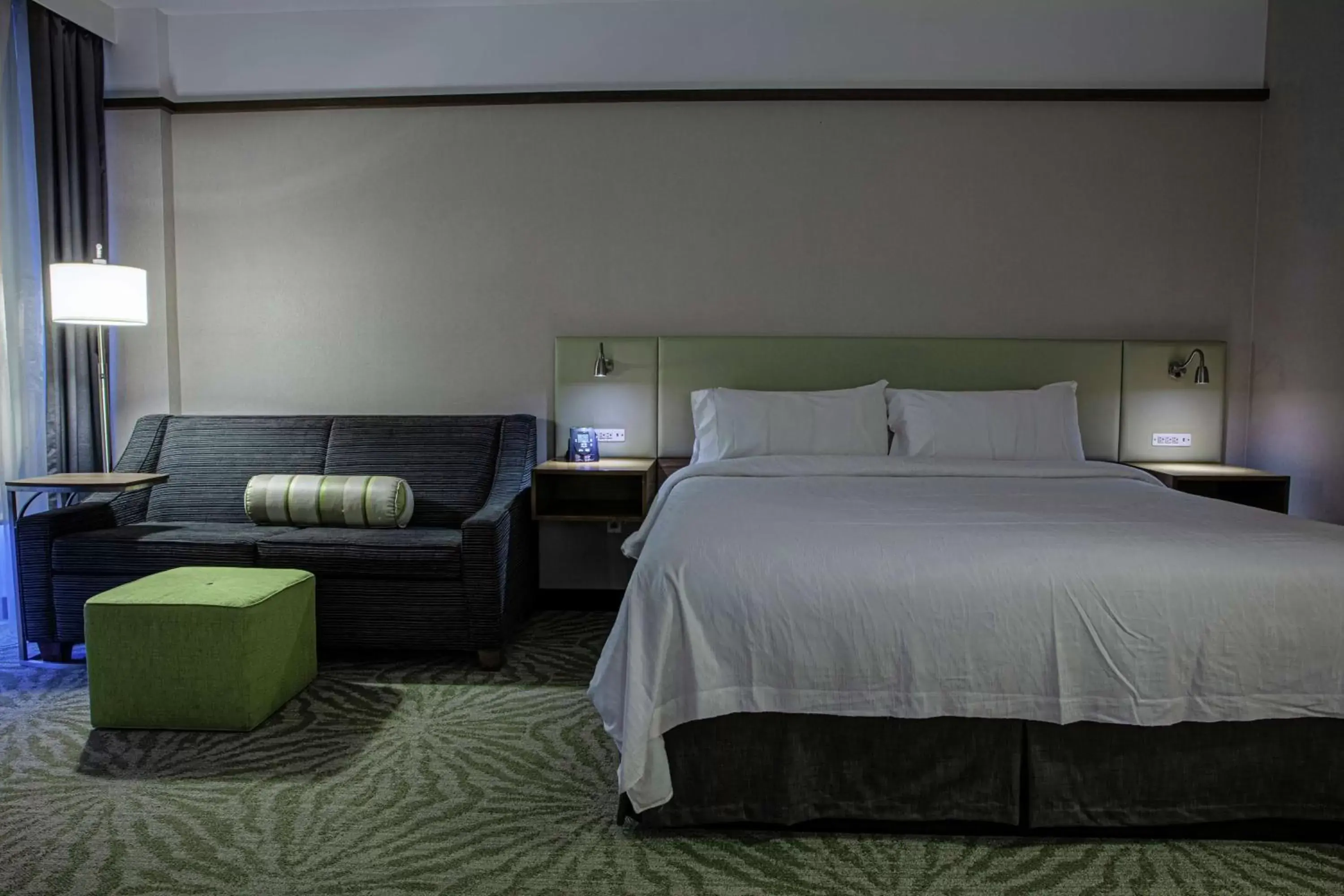 Bed in Hilton Garden Inn Montreal Airport