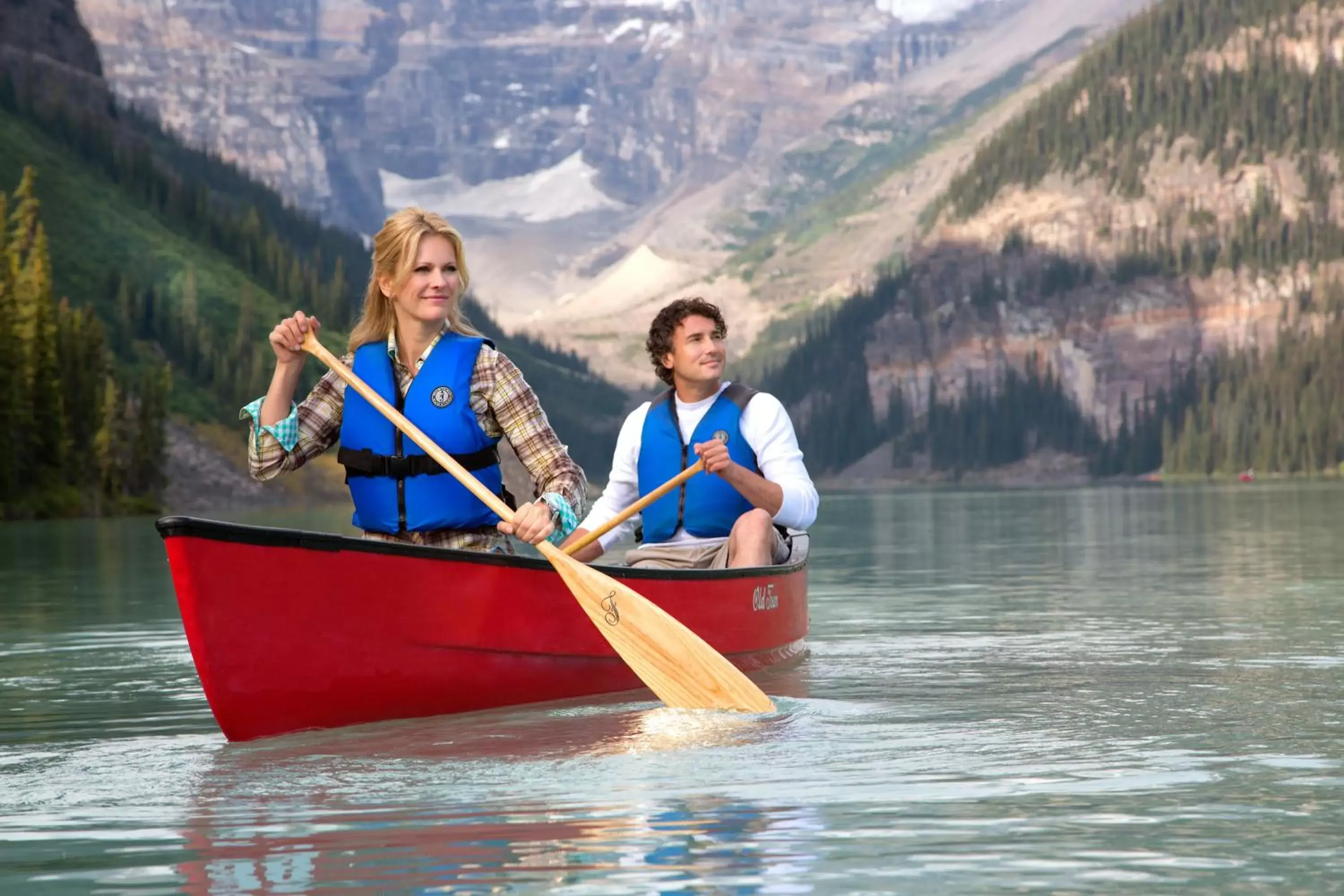 Canoeing in Fairmont Château Lake Louise
