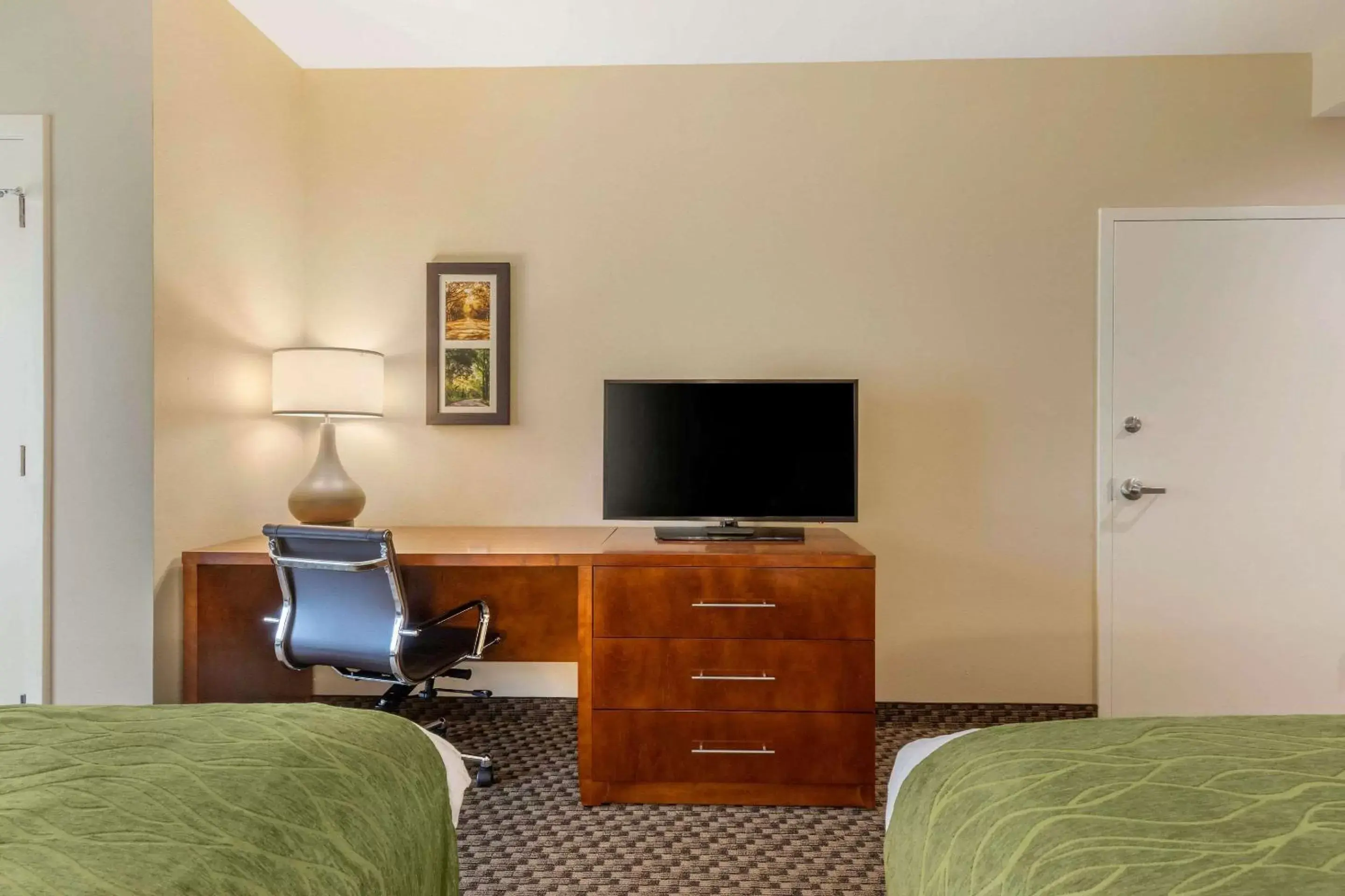 Photo of the whole room, TV/Entertainment Center in Comfort Inn & Suites