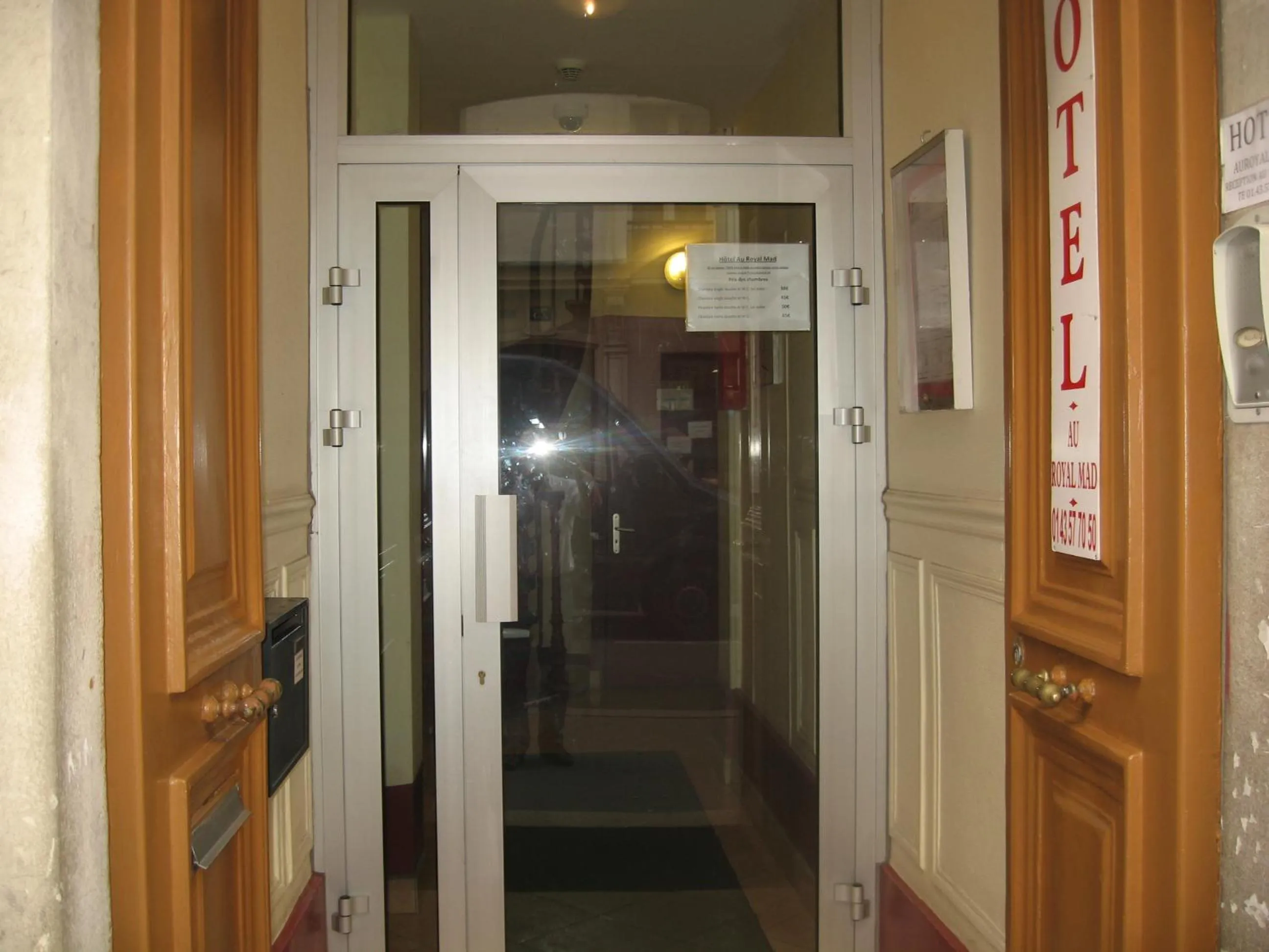 Facade/entrance in Au Royal Mad