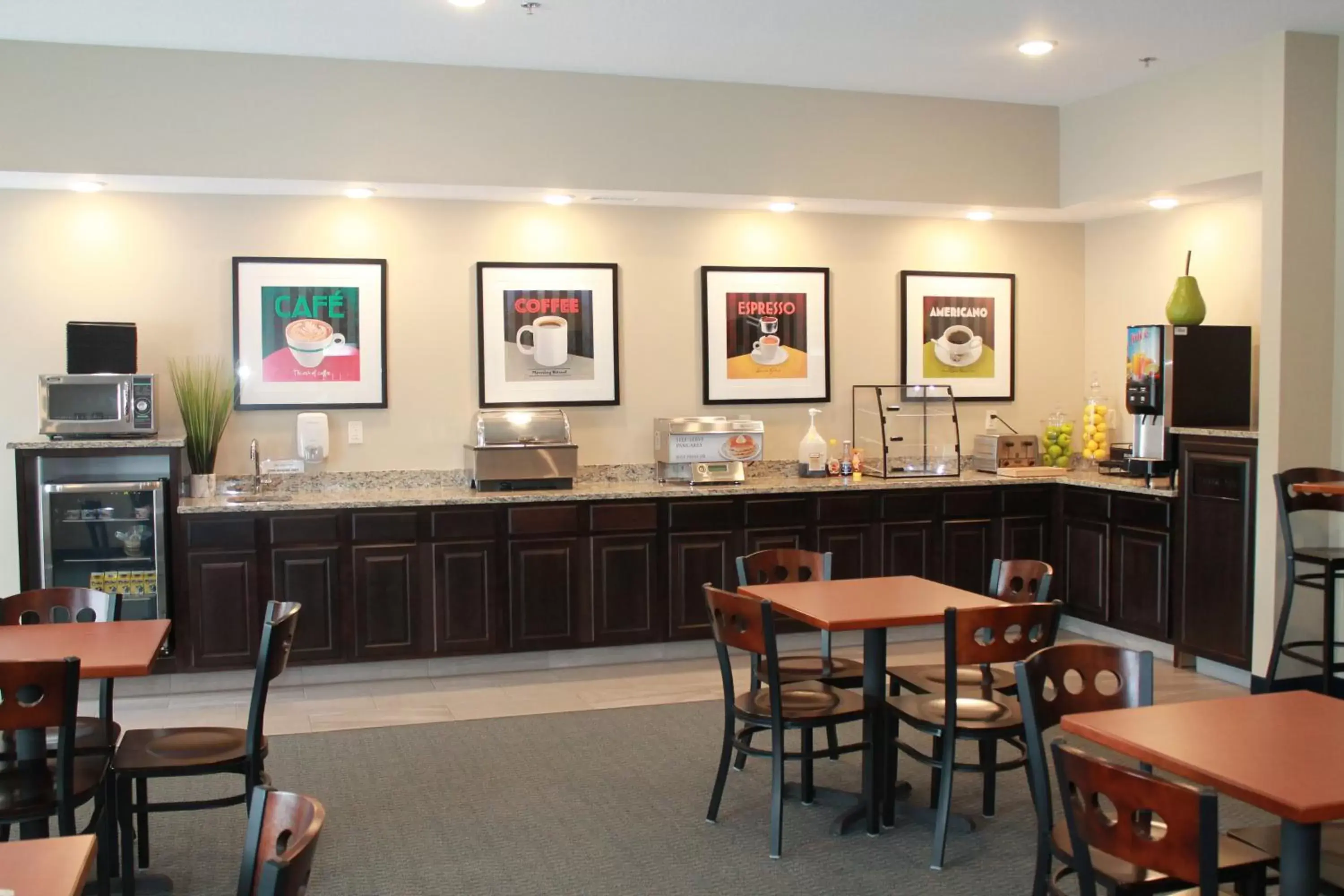 Breakfast, Restaurant/Places to Eat in Brookstone Lodge & Suites - Emmetsburg