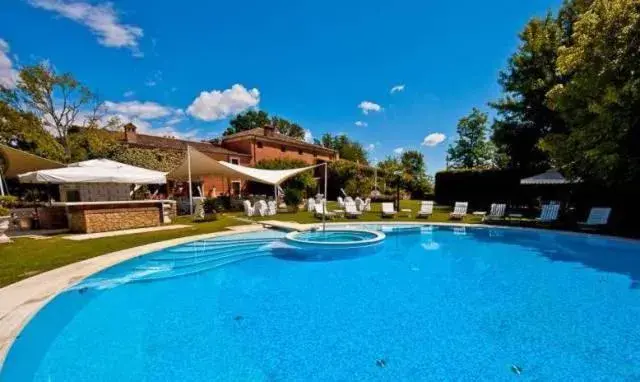 Property building, Swimming Pool in Hotel Relais