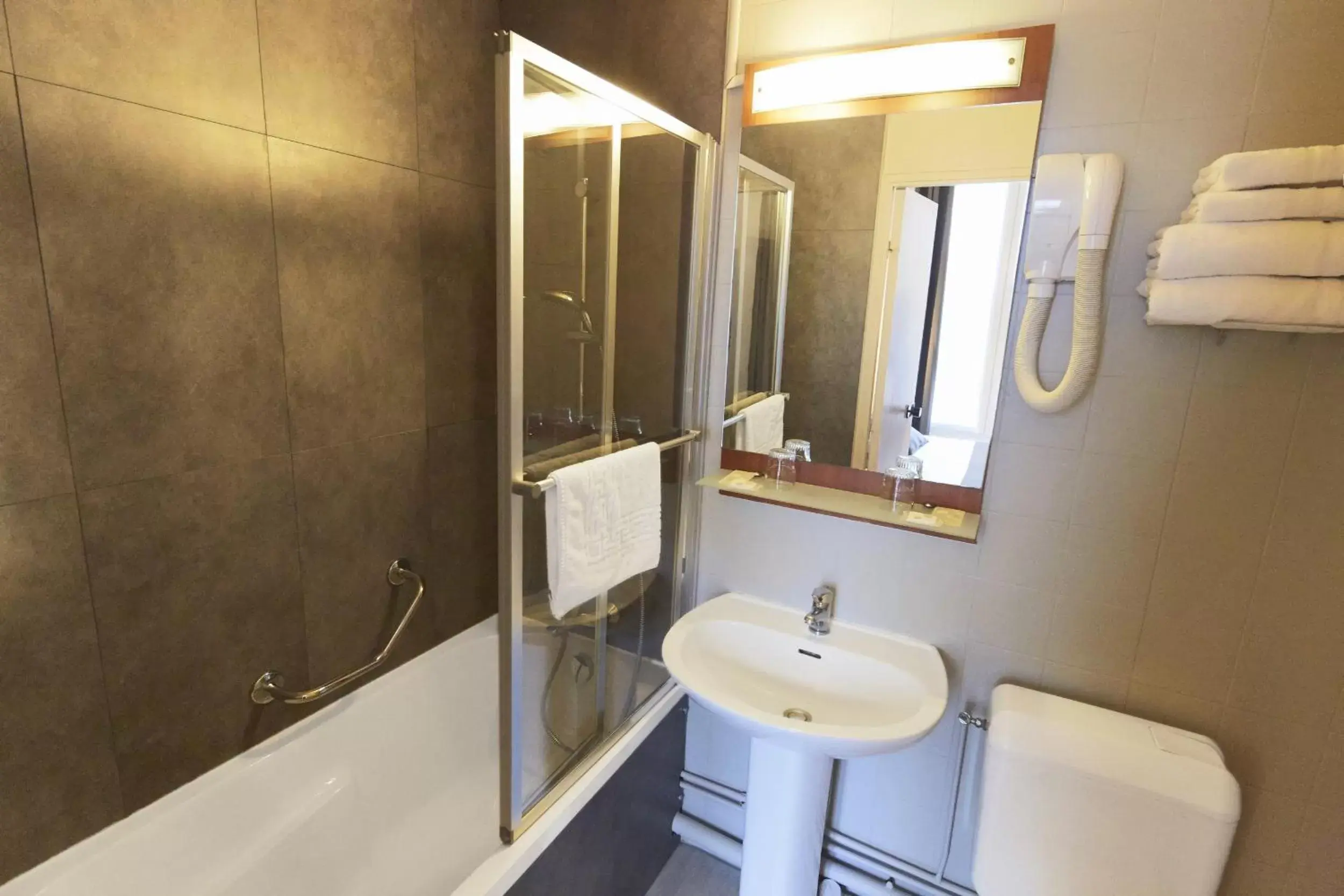 Bathroom in Hotel Paris Villette