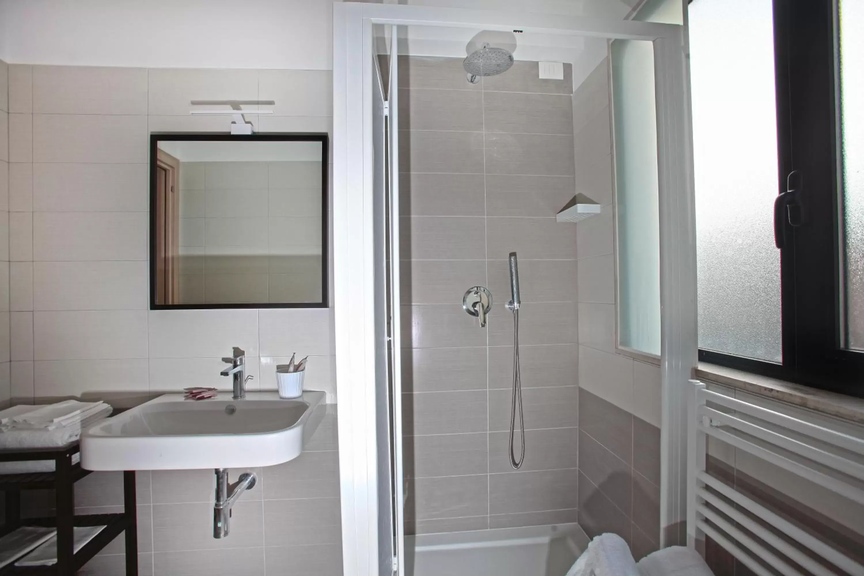 Shower, Bathroom in Hotel Kroma