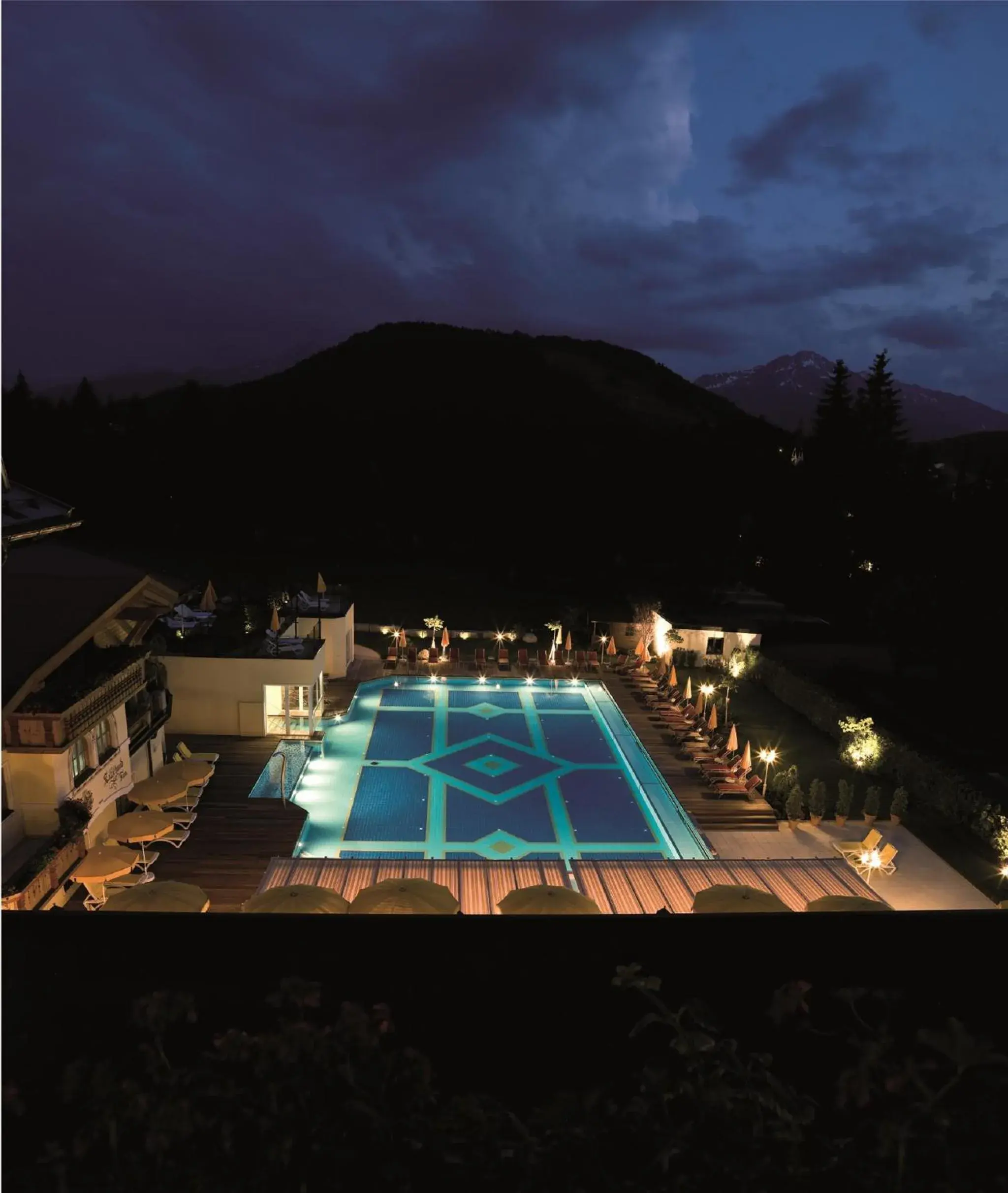Facade/entrance, Pool View in Alpenpark Resort Superior
